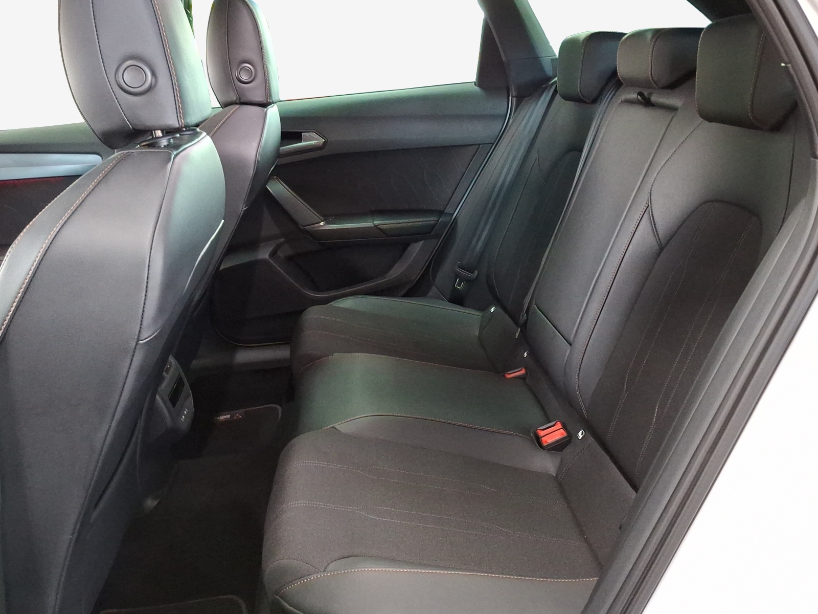 CUPRA LEON ST 1.5 eTSI DSG-image-11