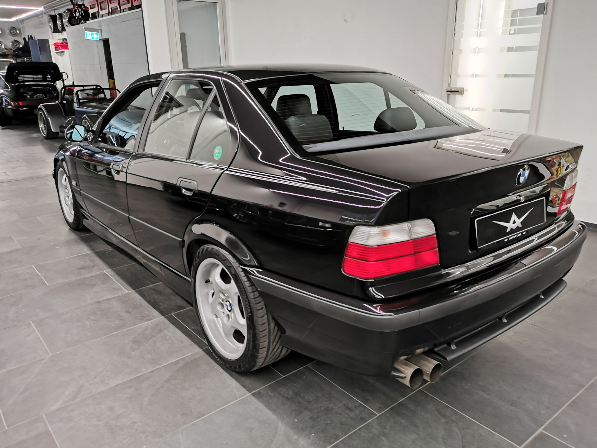 BMW M3 Limousine-image-4