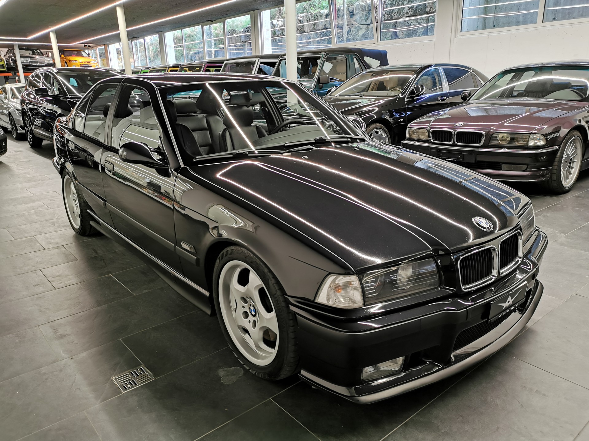 BMW M3 Limousine-image-0