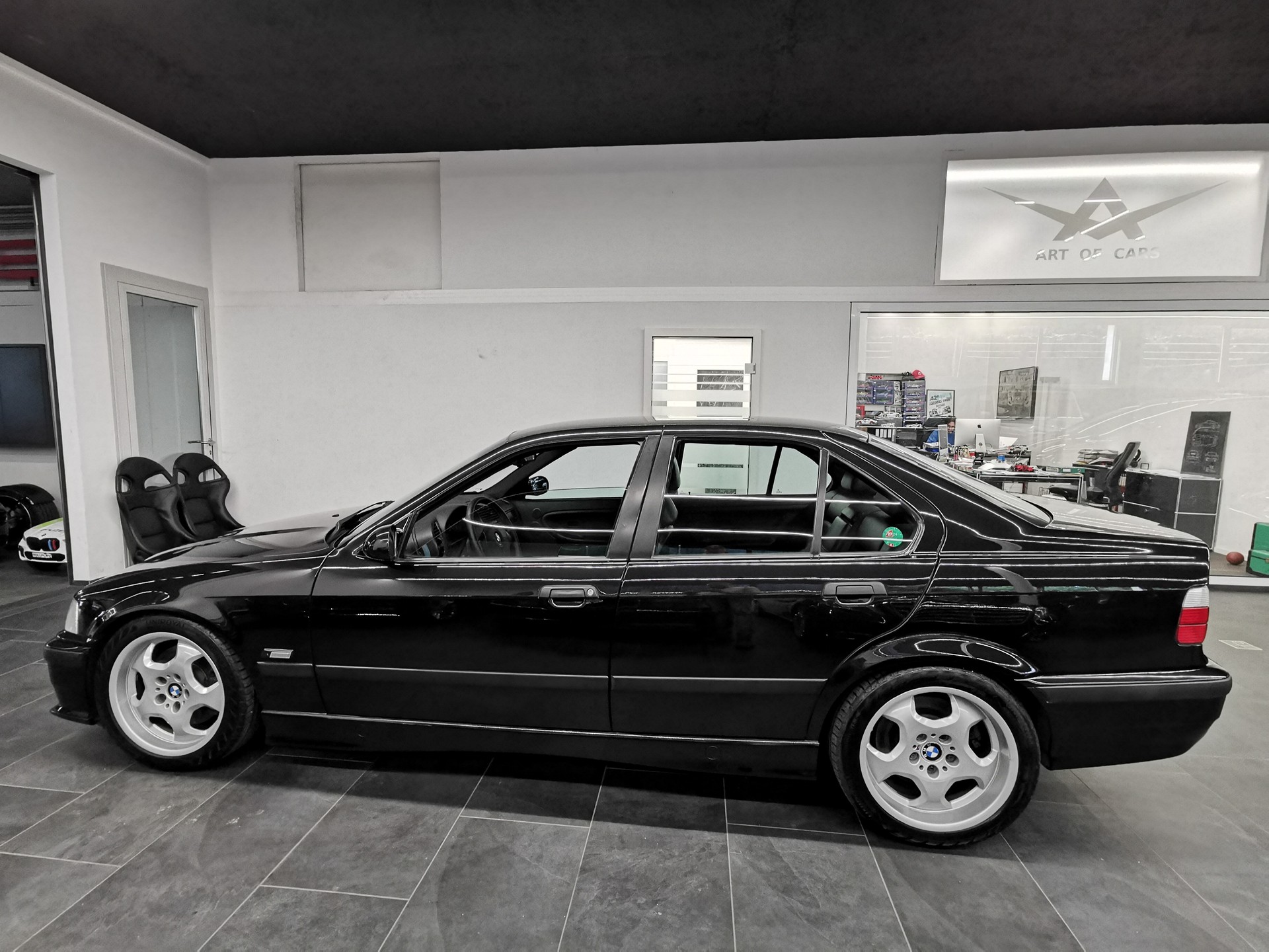 BMW M3 Limousine-image-3