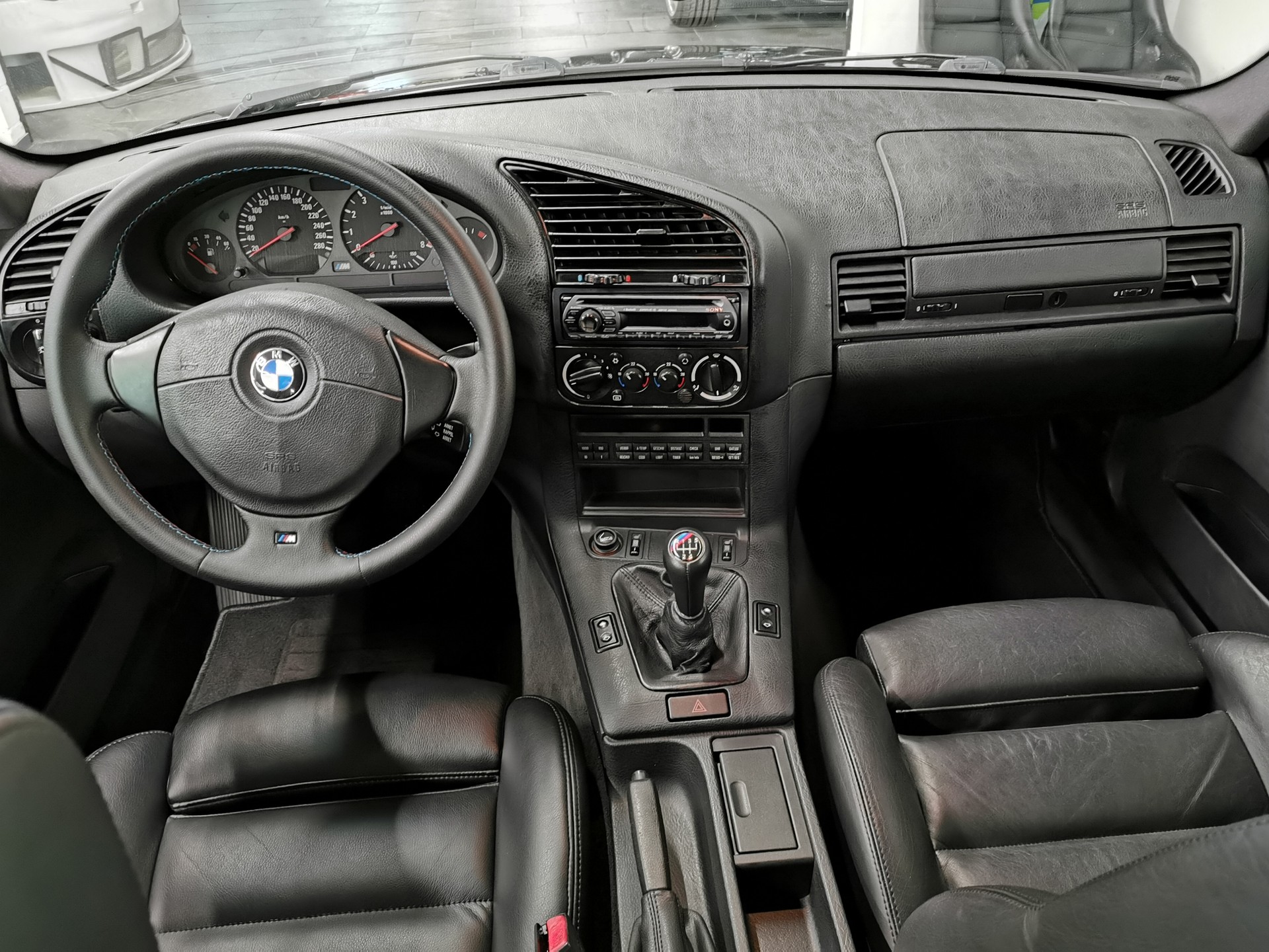 BMW M3 Limousine-image-8