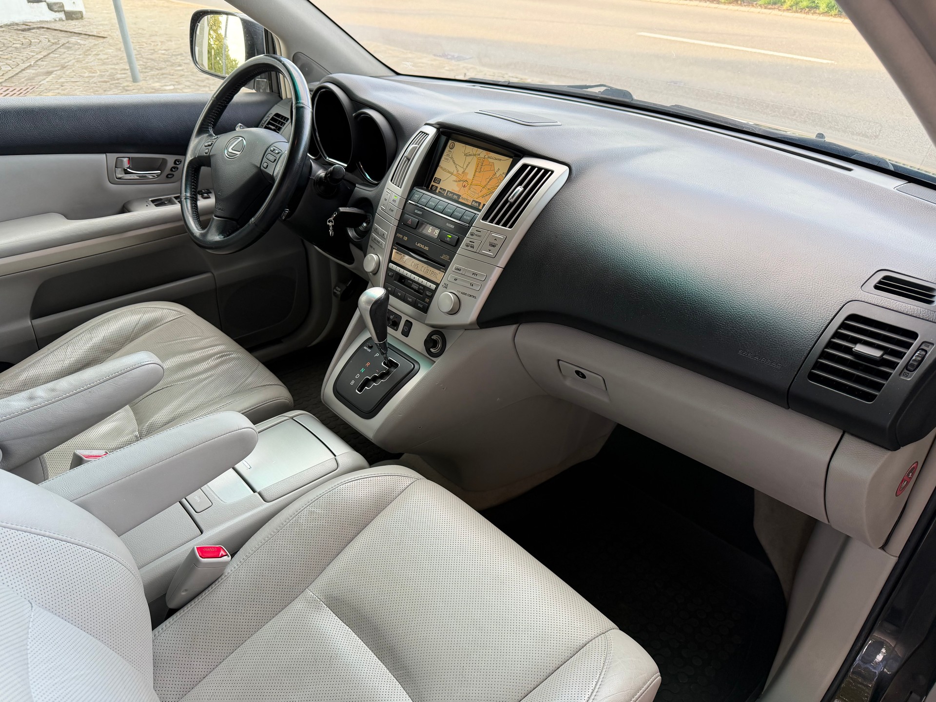LEXUS RX 400h Edition AWD Automatic / CH-Fahrzeug / Vollständig Service gepflegt bei Toyota / 8 Fach Bereift-image-9
