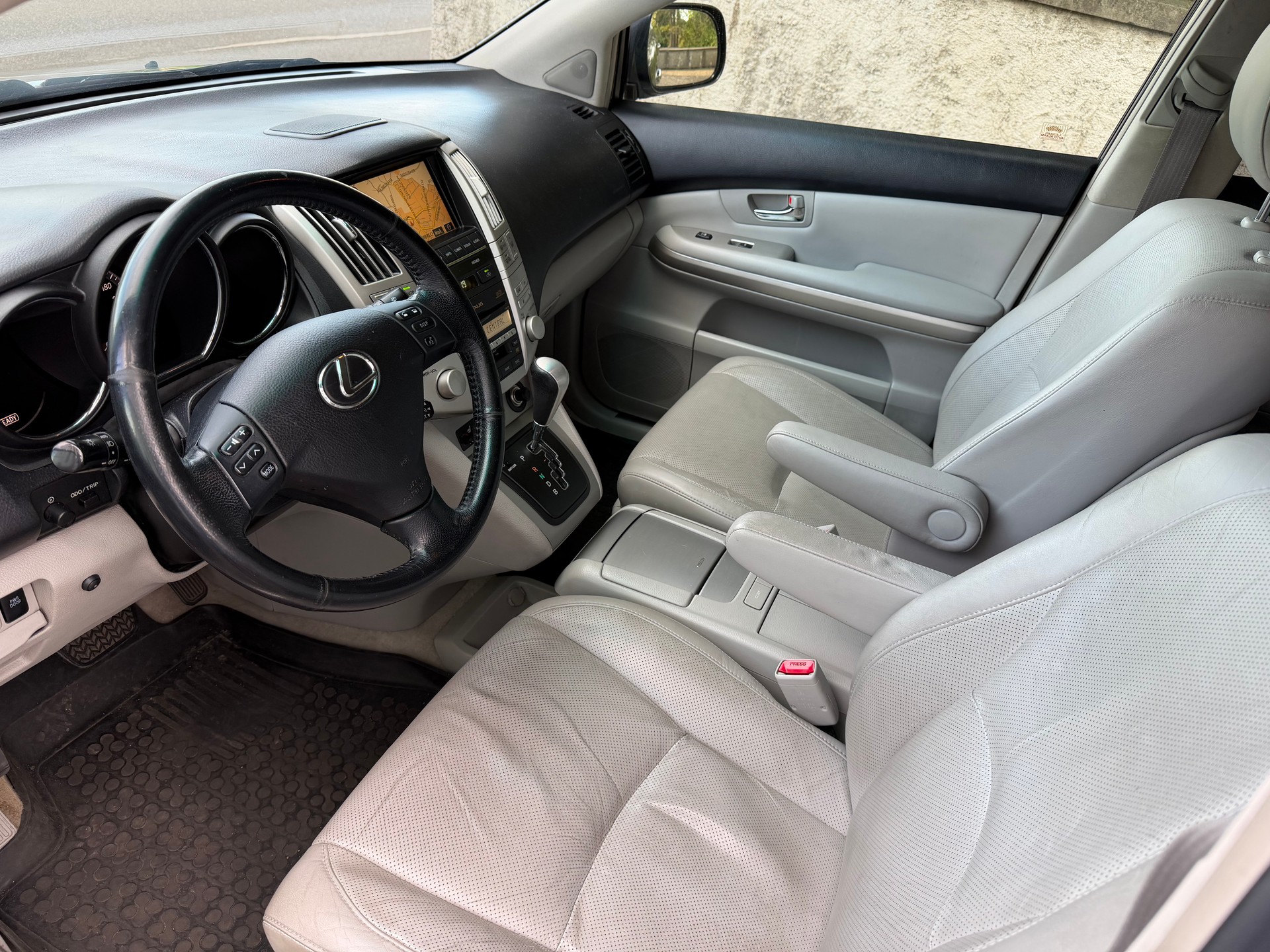 LEXUS RX 400h Edition AWD Automatic / CH-Fahrzeug / Vollständig Service gepflegt bei Toyota / 8 Fach Bereift-image-8