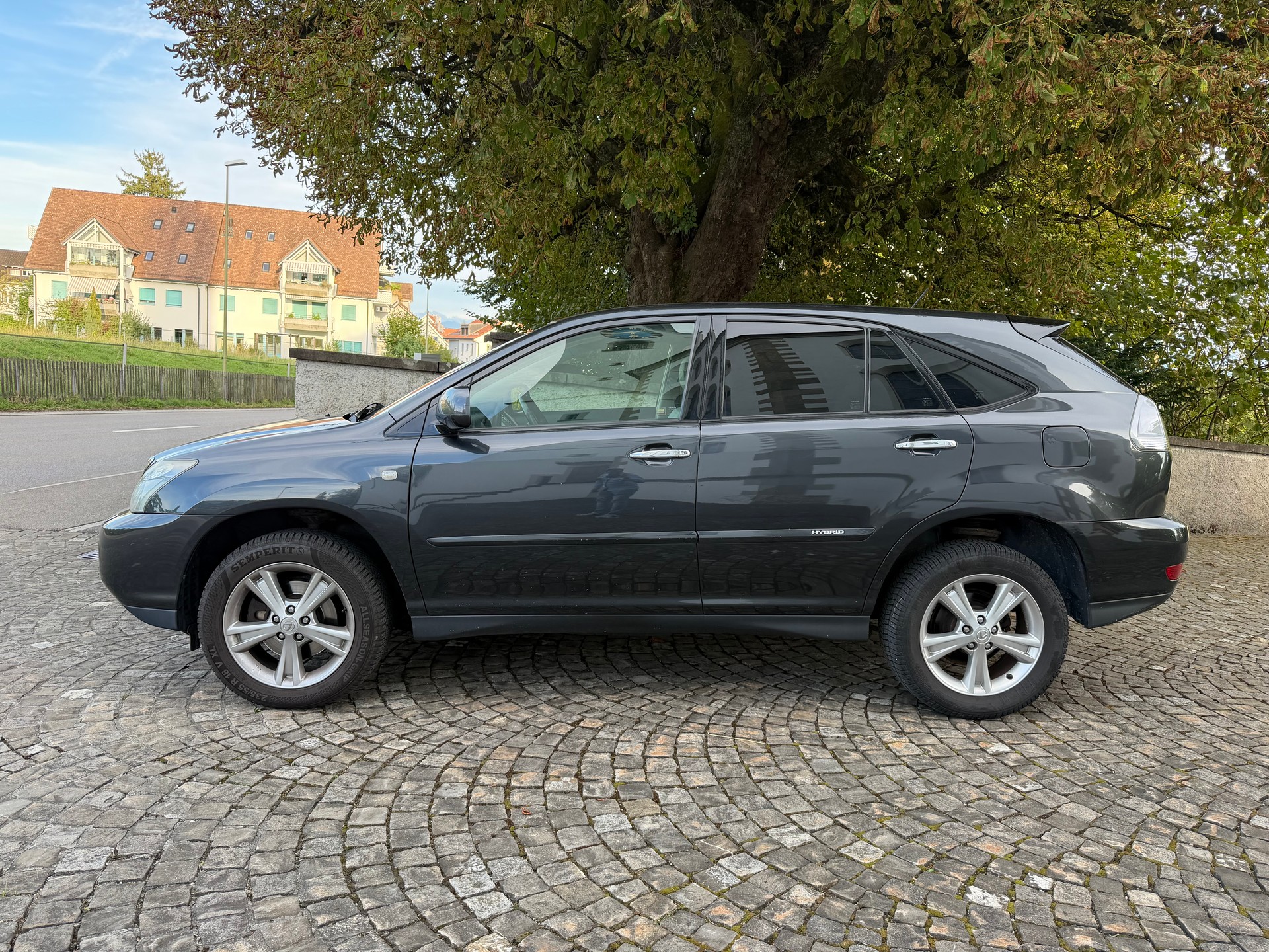 LEXUS RX 400h Edition AWD Automatic / CH-Fahrzeug / Vollständig Service gepflegt bei Toyota / 8 Fach Bereift-image-7
