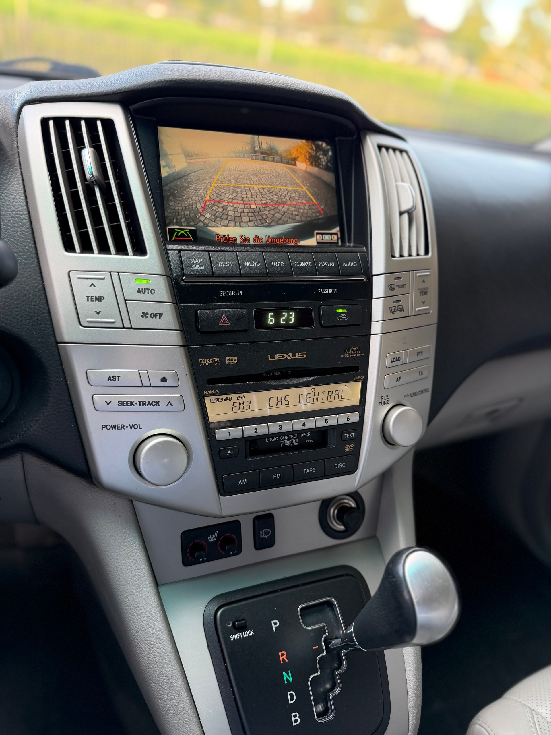 LEXUS RX 400h Edition AWD Automatic / CH-Fahrzeug / Vollständig Service gepflegt bei Toyota / 8 Fach Bereift-image-15