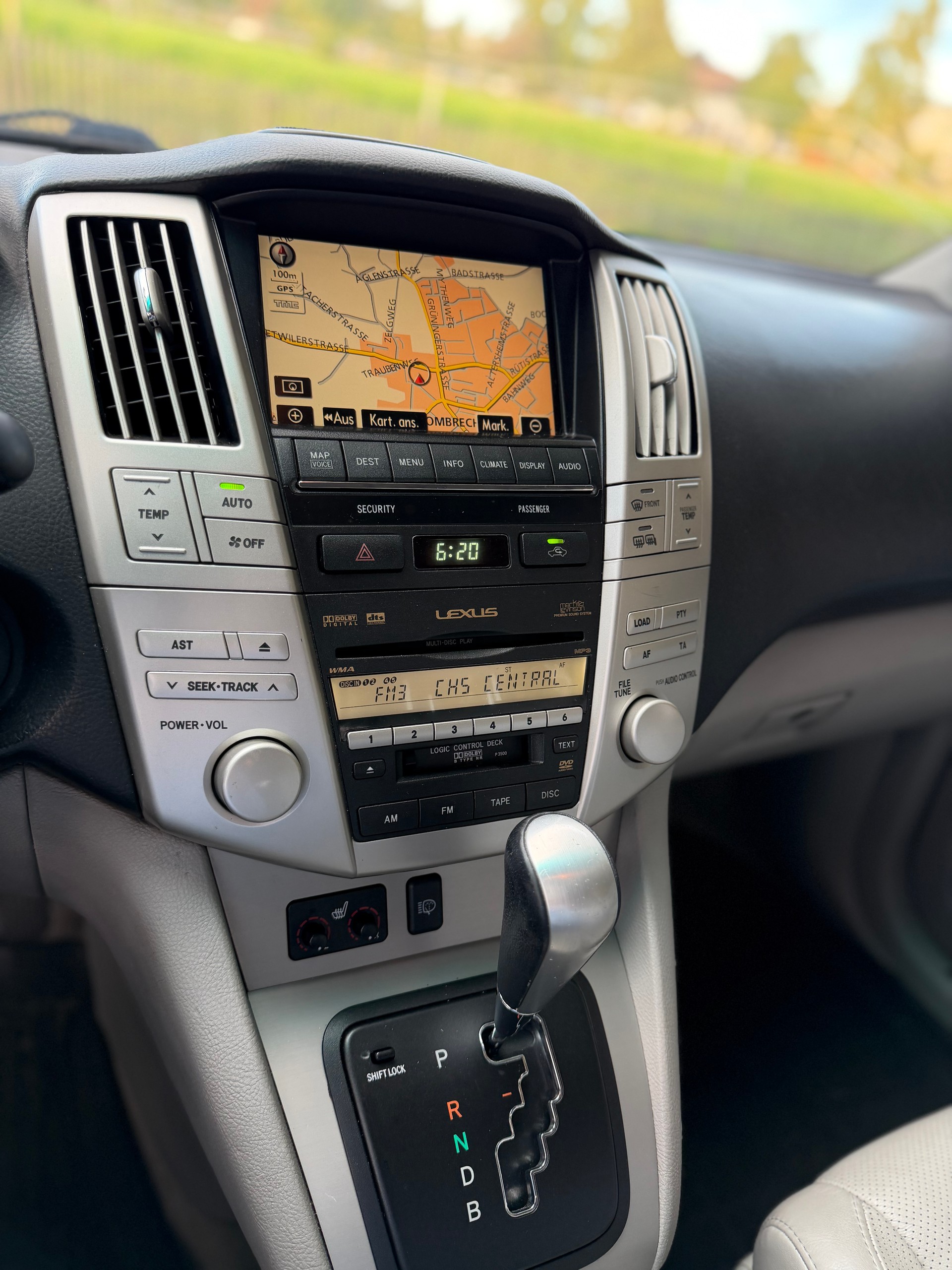 LEXUS RX 400h Edition AWD Automatic / CH-Fahrzeug / Vollständig Service gepflegt bei Toyota / 8 Fach Bereift-image-12