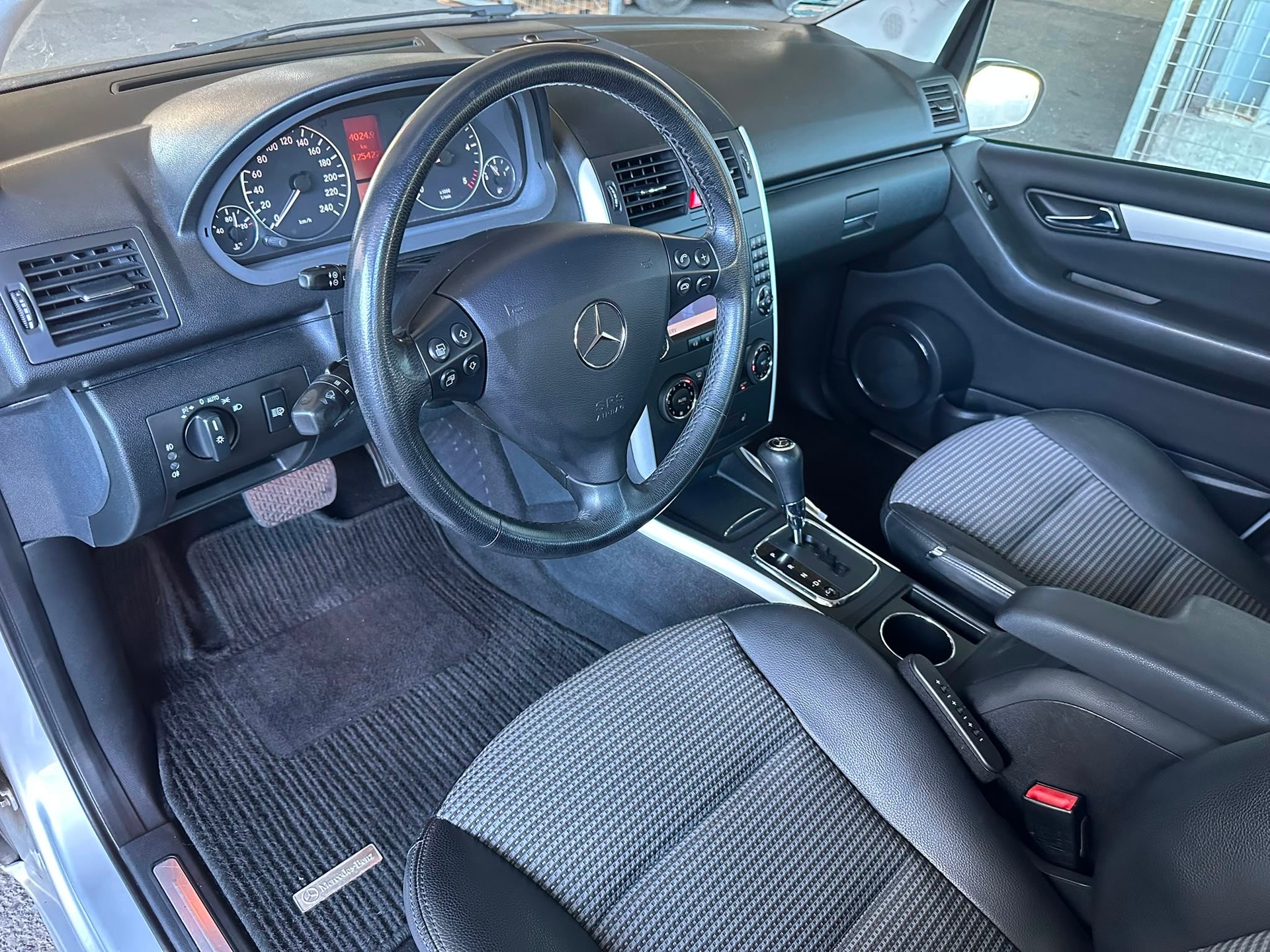 MERCEDES-BENZ A 200 CDI Elégance-image-6