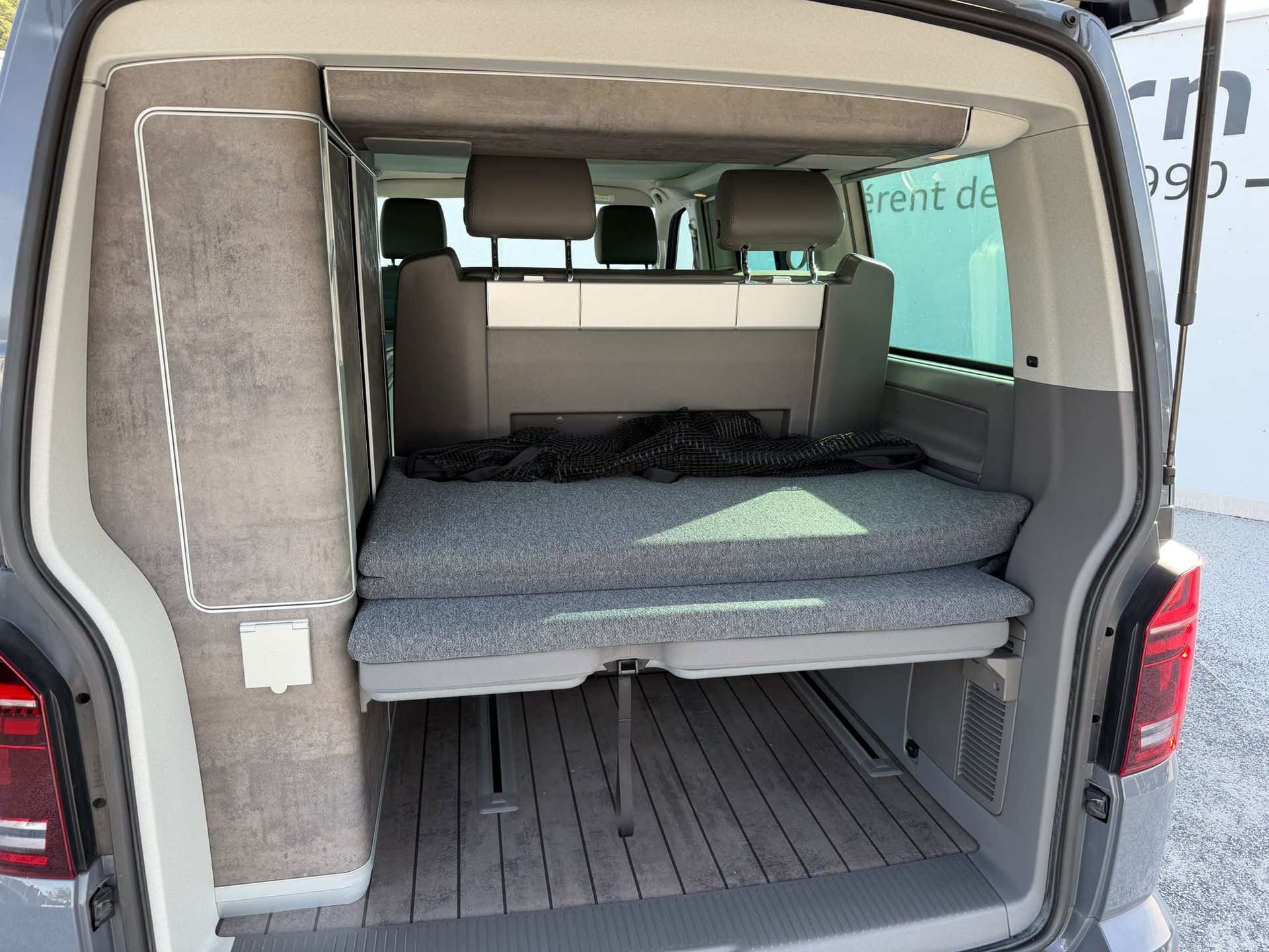 VW T6.1 California 2.0 TDI Ocean Liberty 4Motion DSG-image-10