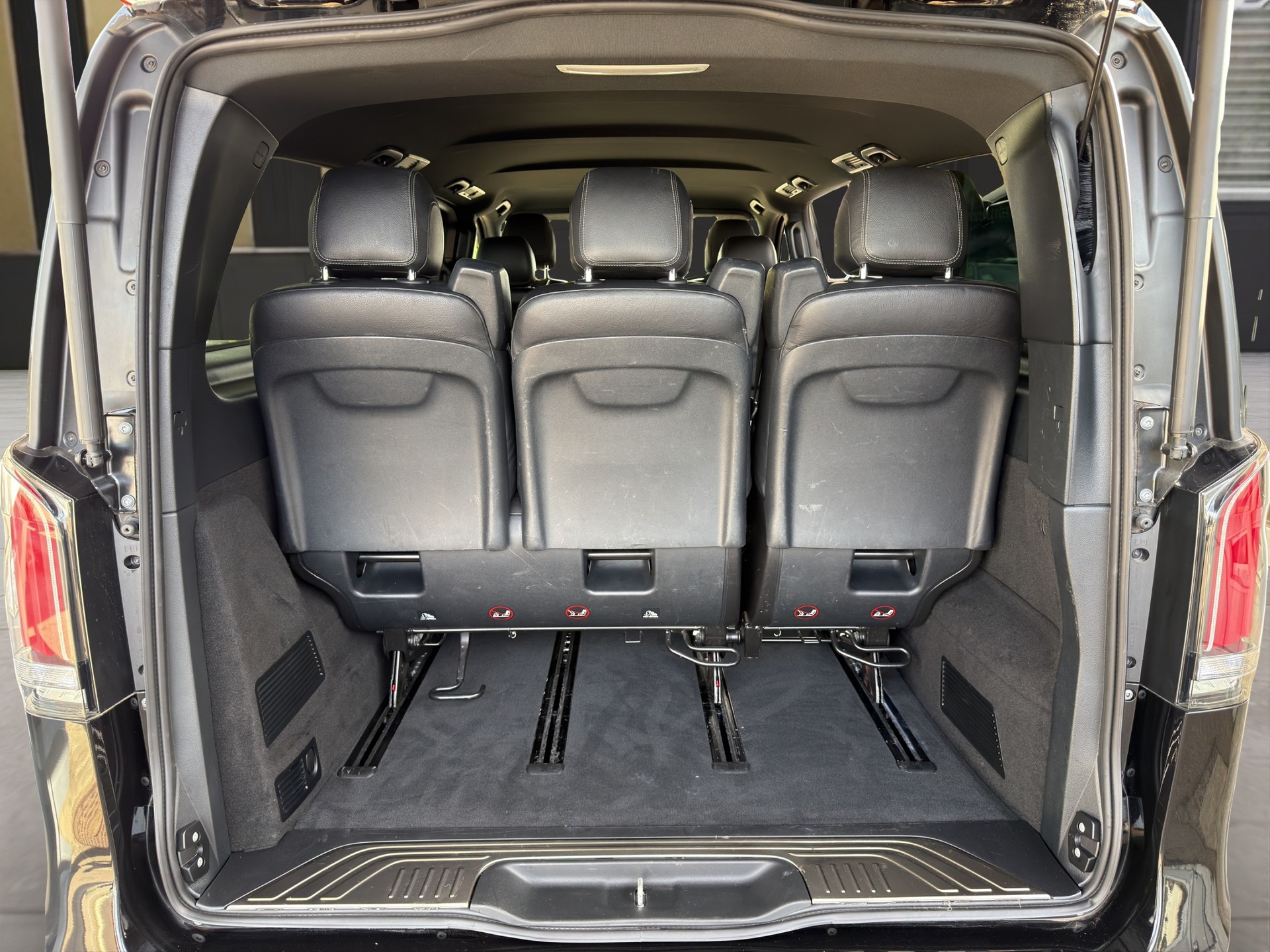 MERCEDES-BENZ V 300 d Avantgarde extra lang Van-image-14