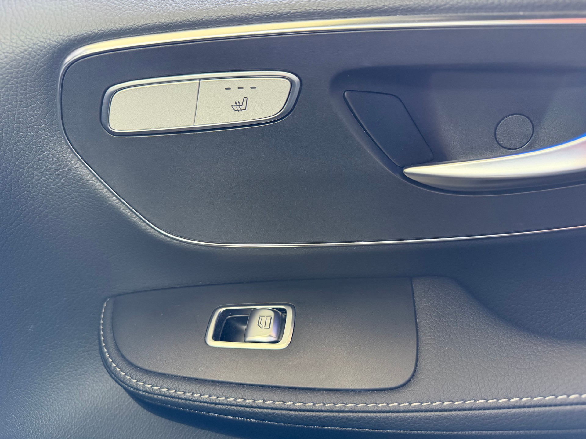MERCEDES-BENZ V 300 d Avantgarde extra lang Van-image-27