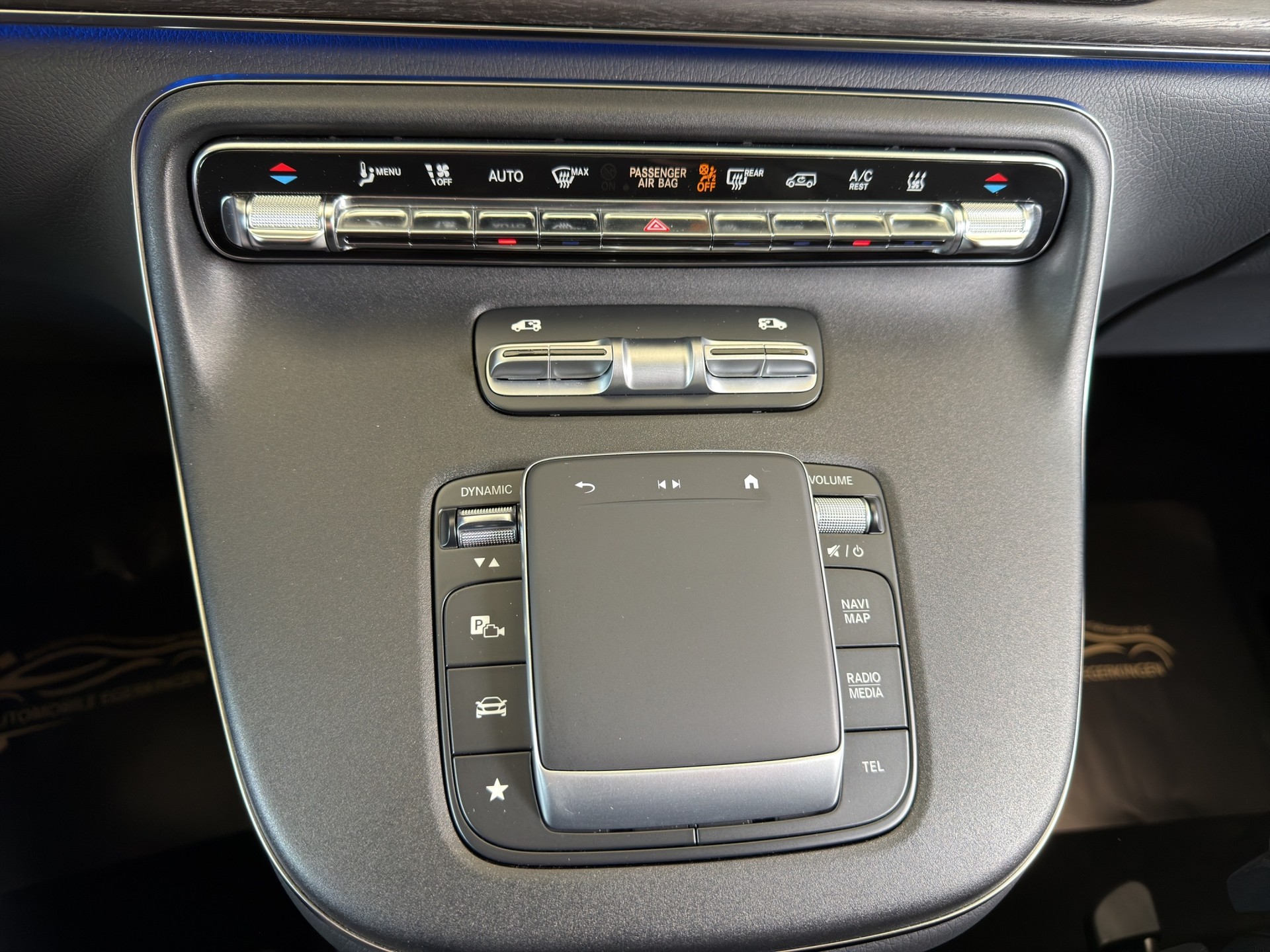 MERCEDES-BENZ V 300 d Avantgarde extra lang Van-image-15