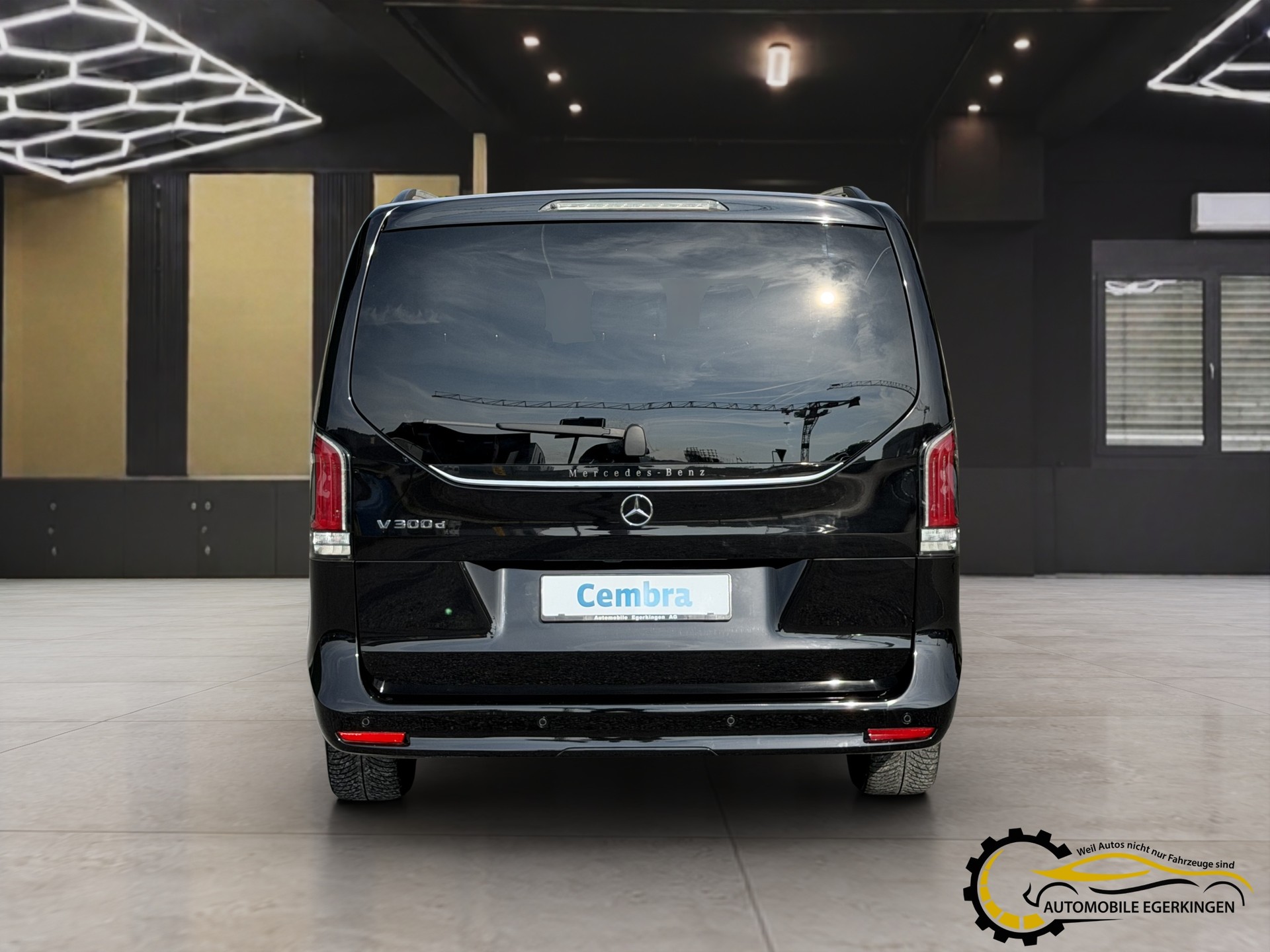MERCEDES-BENZ V 300 d Avantgarde extra lang Van-image-5