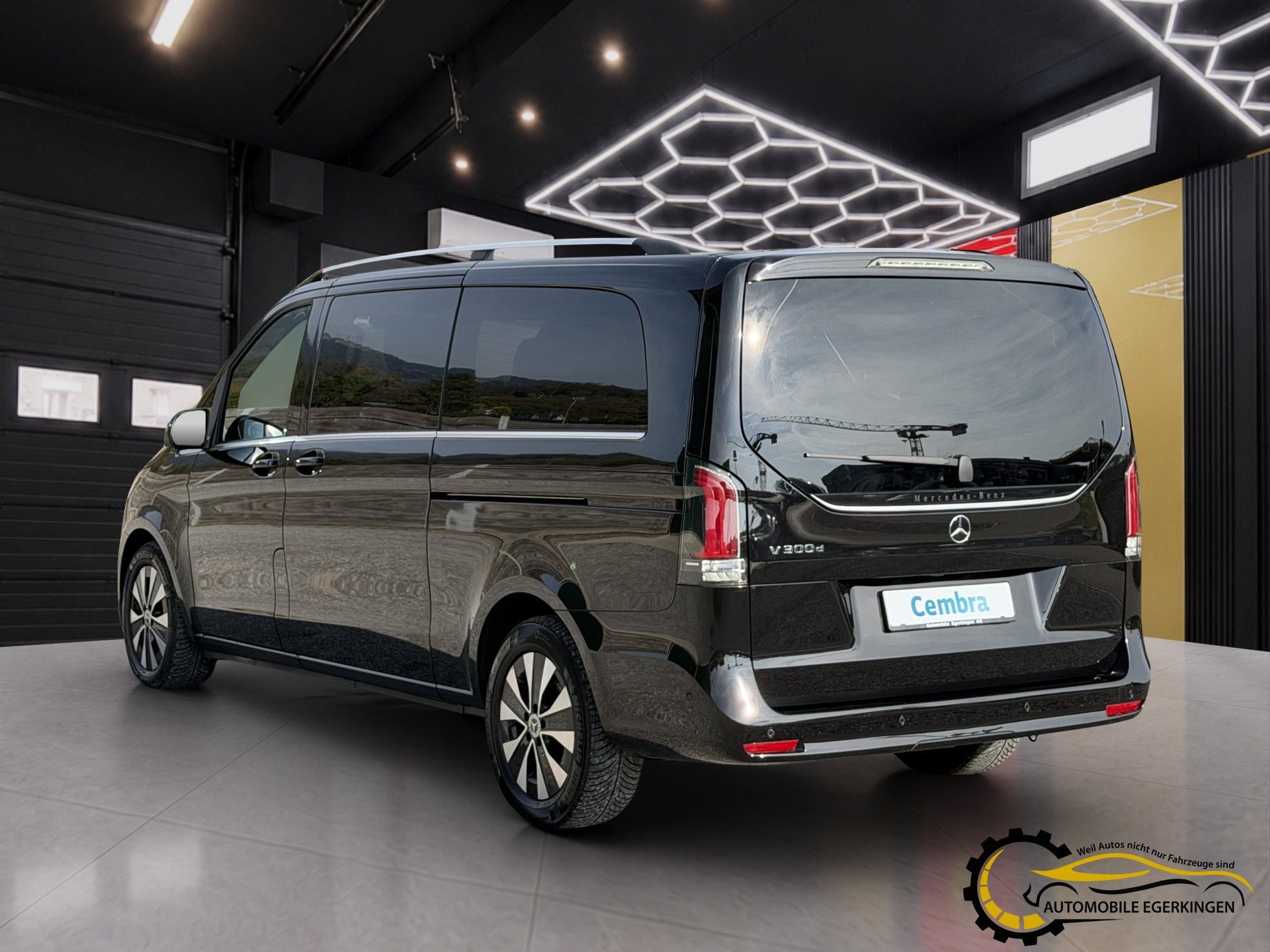 MERCEDES-BENZ V 300 d Avantgarde extra lang Van-image-6