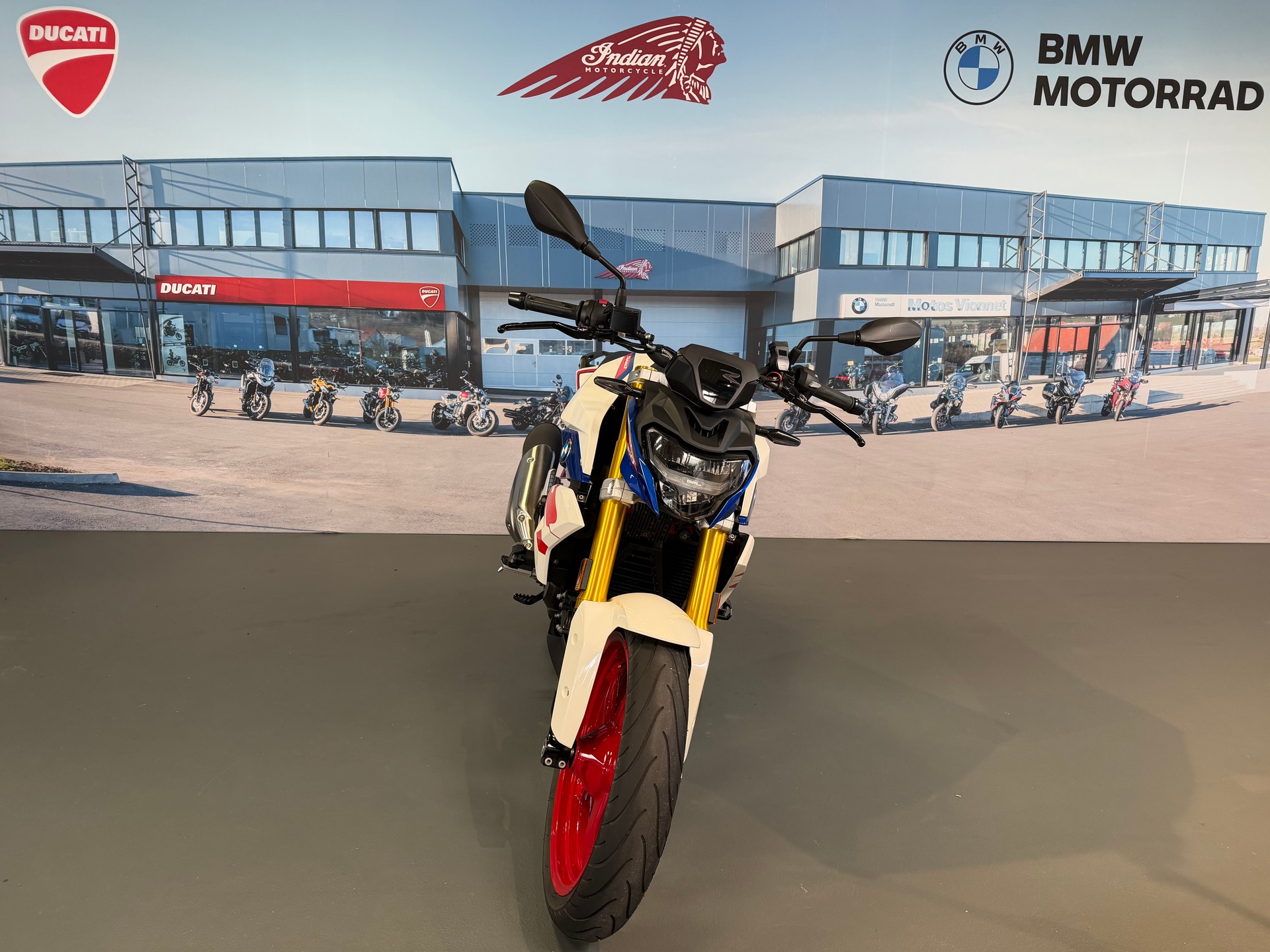 BMW G 310 R-showroom-element-1