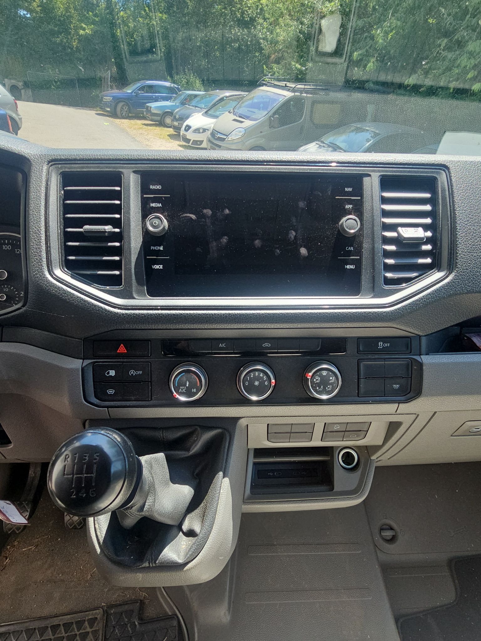 VW T6.1 2.0 TDI Entry-image-14