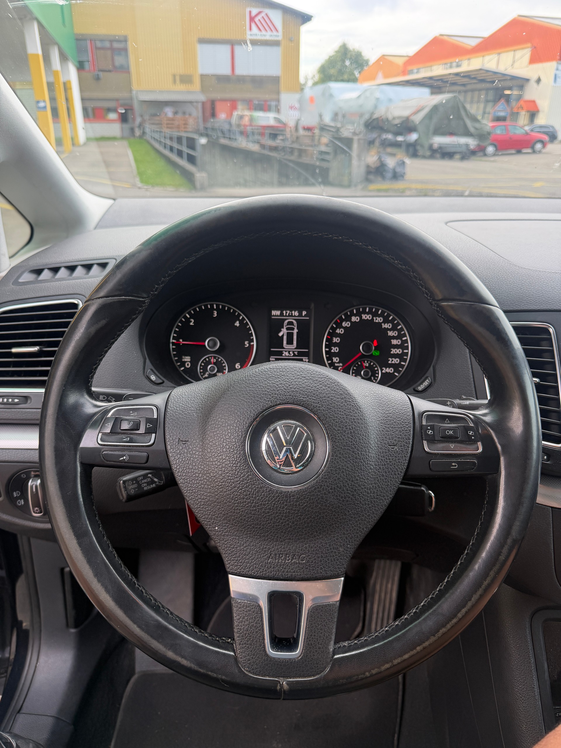 VW Sharan 2.0 TDI BMT Comfortline DSG-image-11