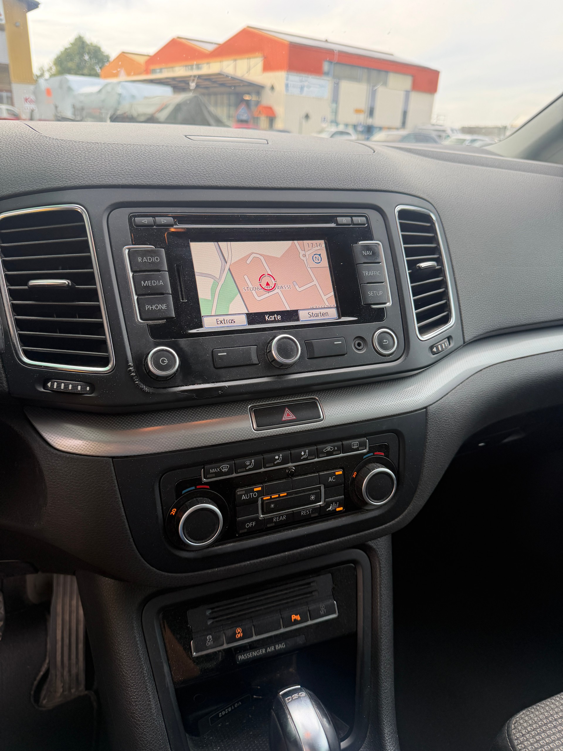 VW Sharan 2.0 TDI BMT Comfortline DSG-image-10