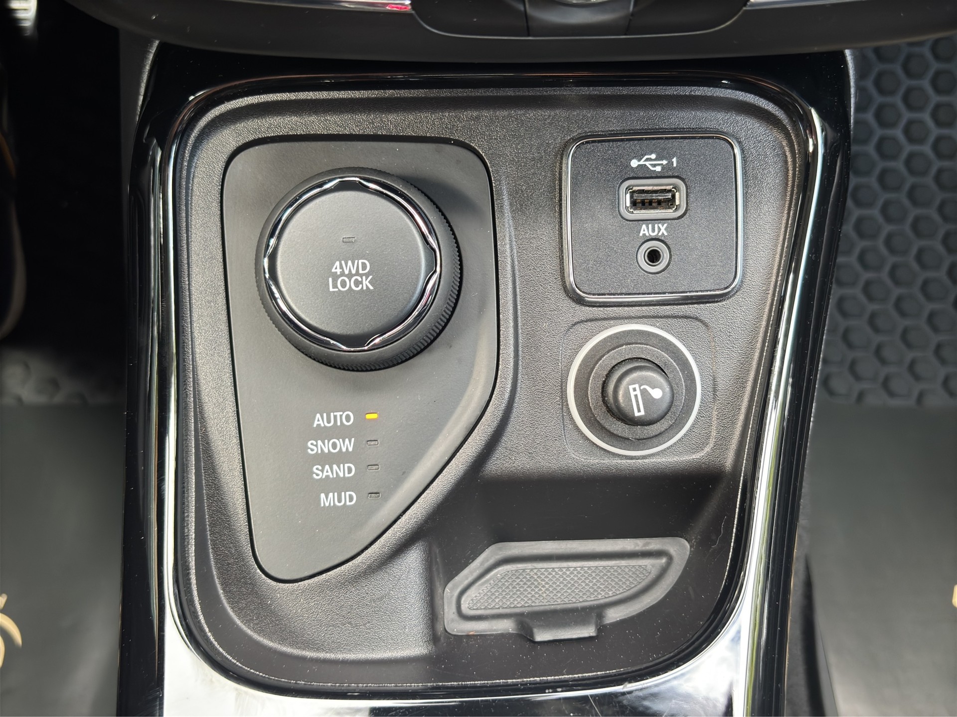 JEEP Compass 1.4 MultiAir Limited AWD-image-17
