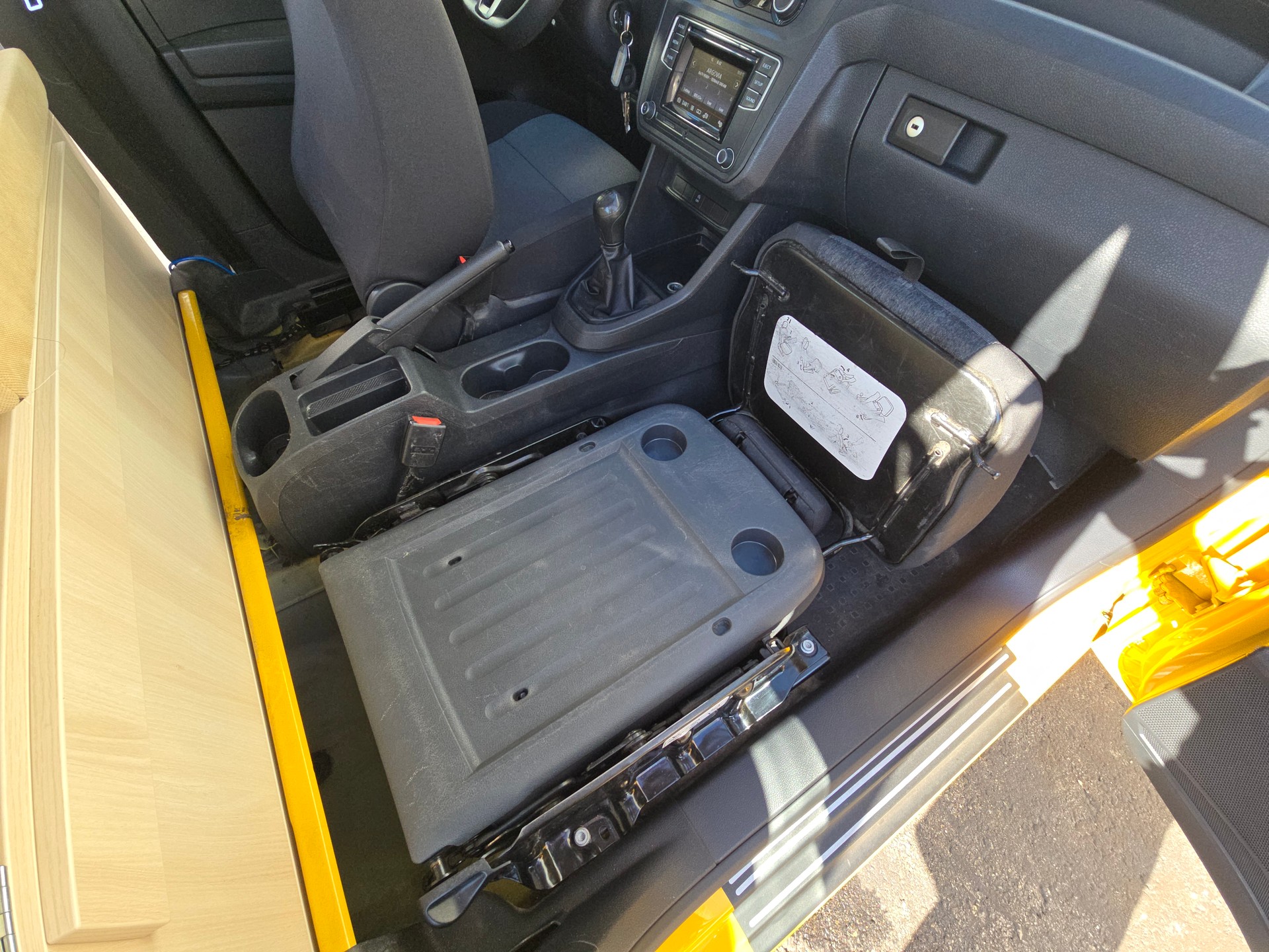 VW GEOVAN L - 102PS - Bezin - Klima - PDC - DAB+ - 2 x Schiebetür - grosses Fensterpaket-image-5