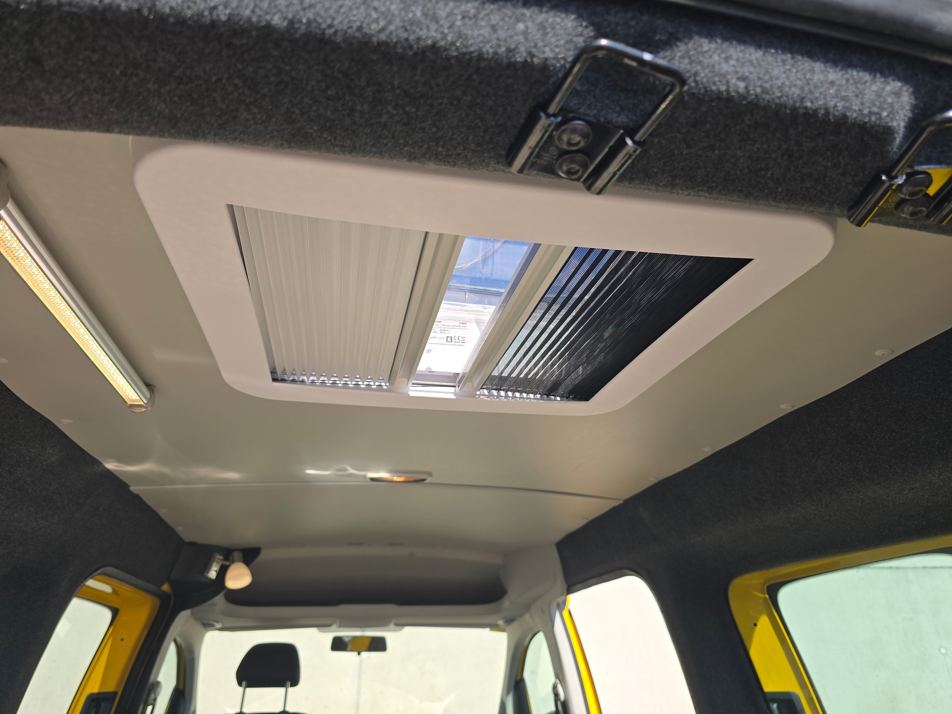 VW GEOVAN L - 102PS - Bezin - Klima - PDC - DAB+ - 2 x Schiebetür - grosses Fensterpaket-image-8