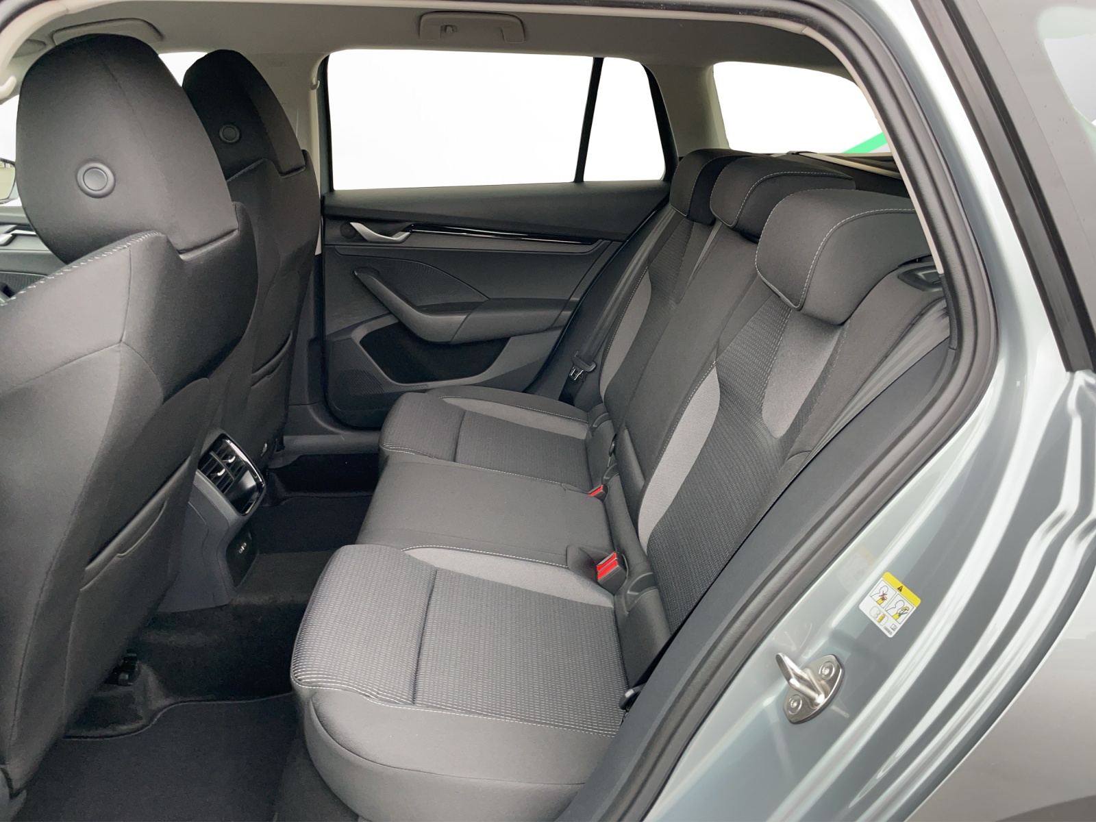 SKODA Octavia Combi 1.5 TSI mHEV DSG Selection-image-13