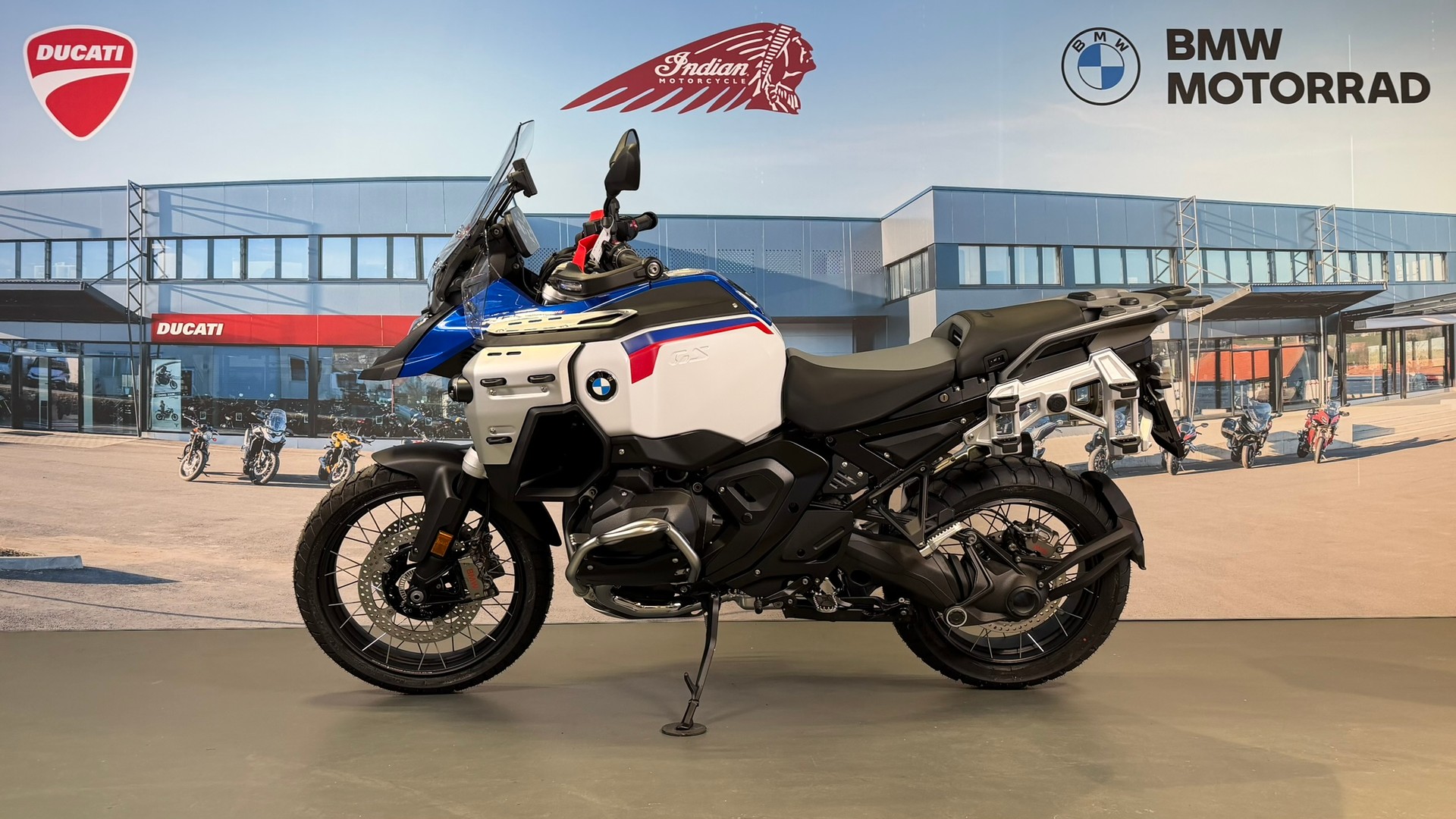 BMW R 1300 GS Adventure Service inclus 3 ans ou 30'000km / 5 ans de garantie jusqu'au 30.11.2026-showroom-element-3