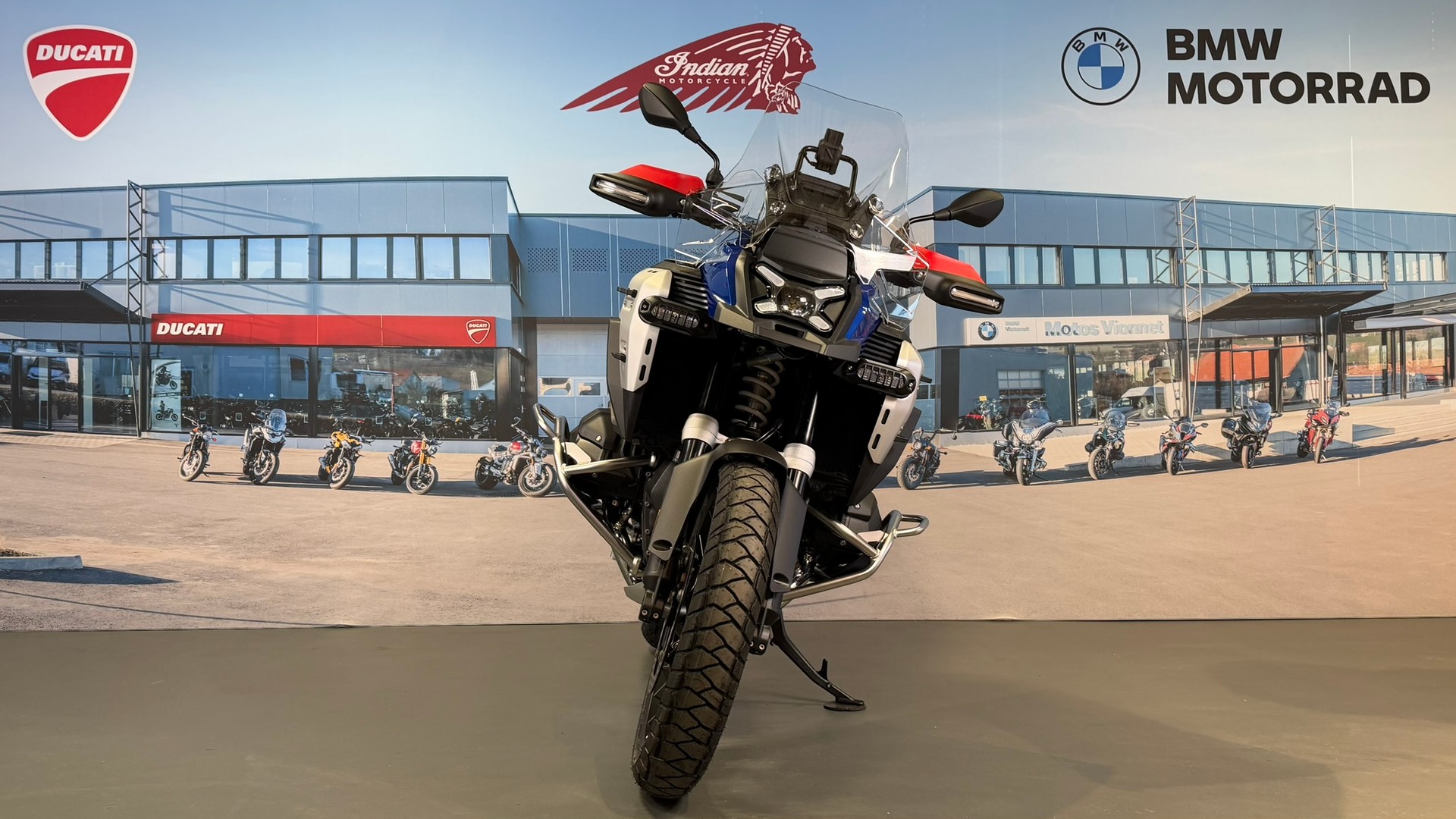 BMW R 1300 GS Adventure Service inclus 3 ans ou 30'000km / 5 ans de garantie jusqu'au 30.11.2026-showroom-element-1