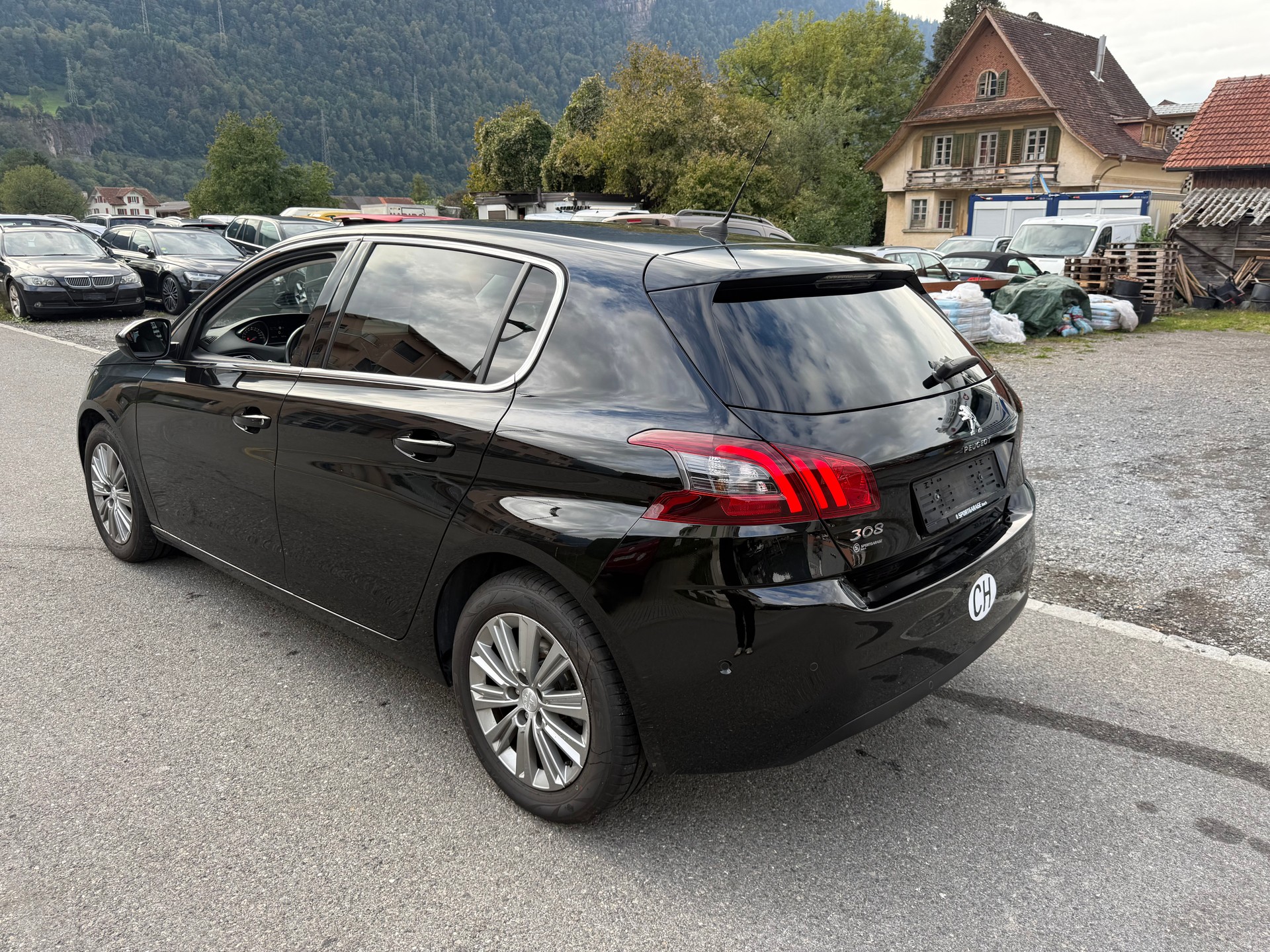 PEUGEOT 308 1.2 Pure Tech Allure EAT8-image-2