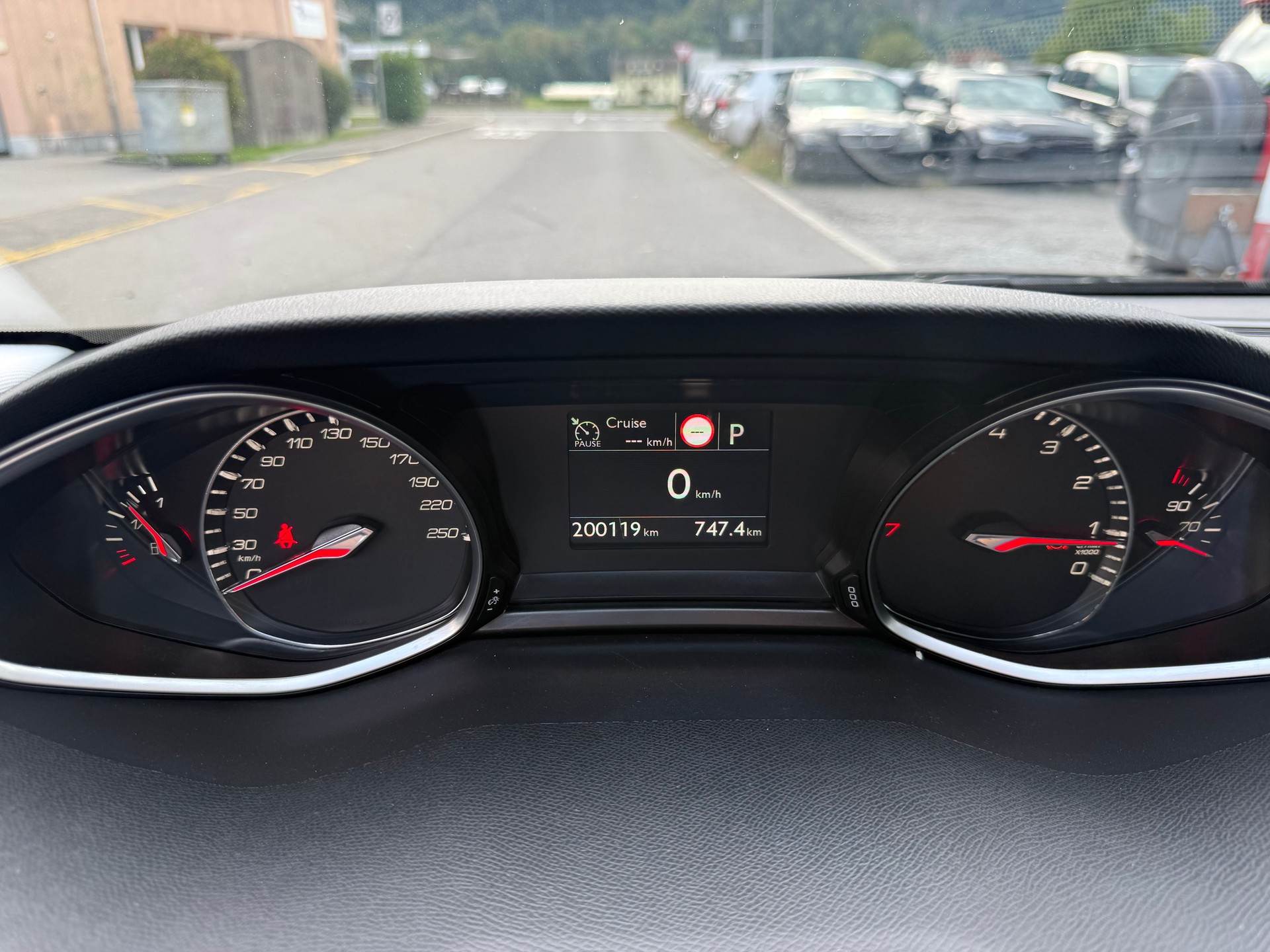 PEUGEOT 308 1.2 Pure Tech Allure EAT8-image-9