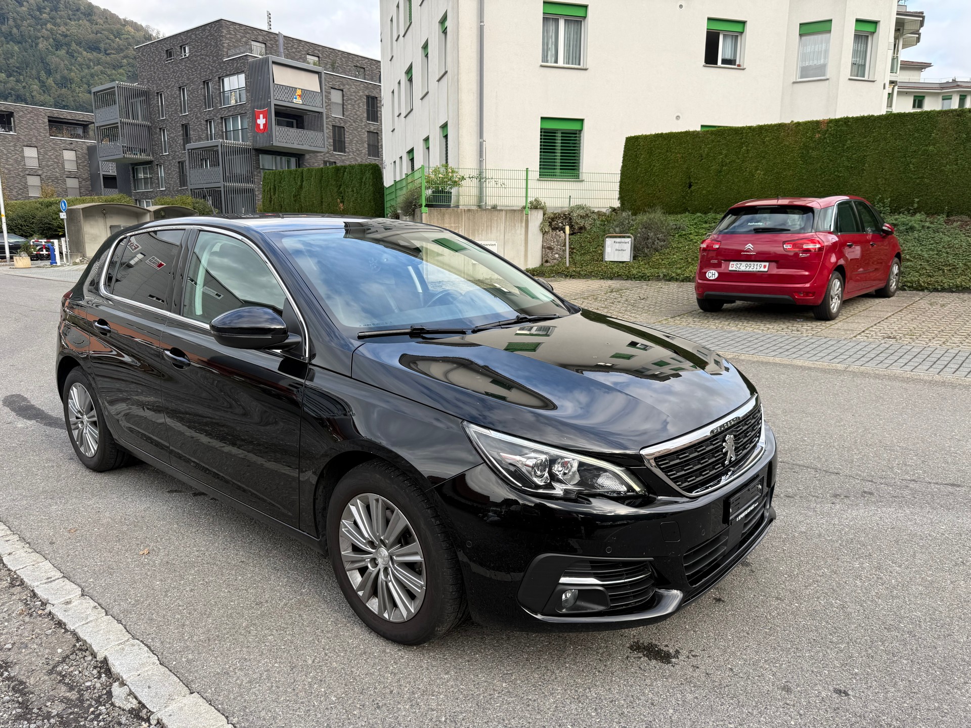 PEUGEOT 308 1.2 Pure Tech Allure EAT8-image-0