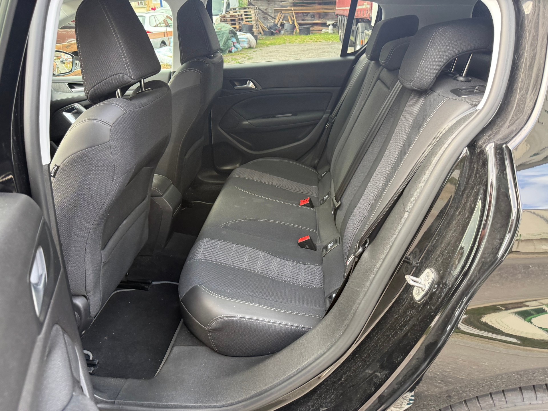 PEUGEOT 308 1.2 Pure Tech Allure EAT8-image-5
