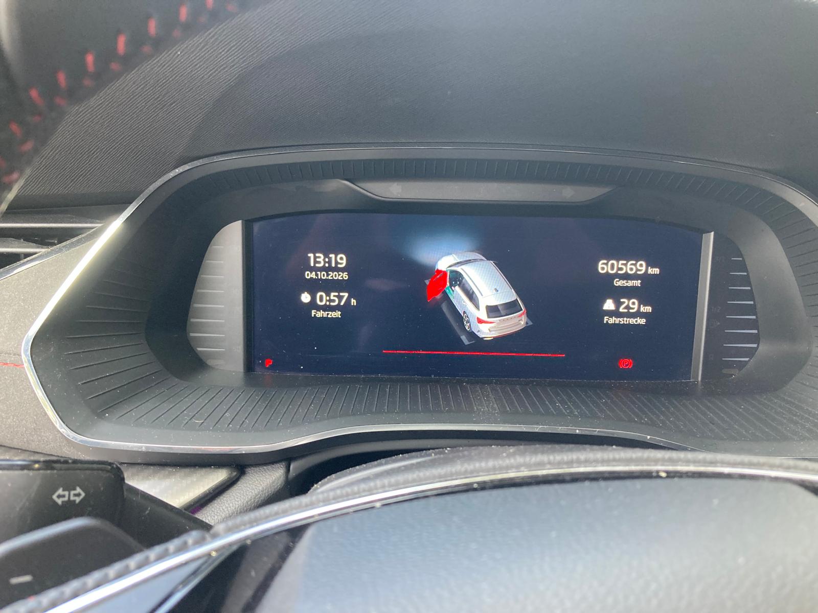 SKODA Octavia Combi 2.0 TSI DSG RS-image-13