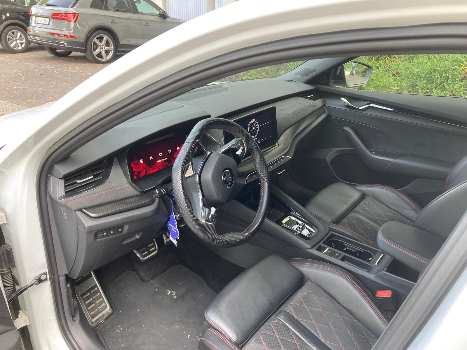 SKODA Octavia Combi 2.0 TSI DSG RS-image-6