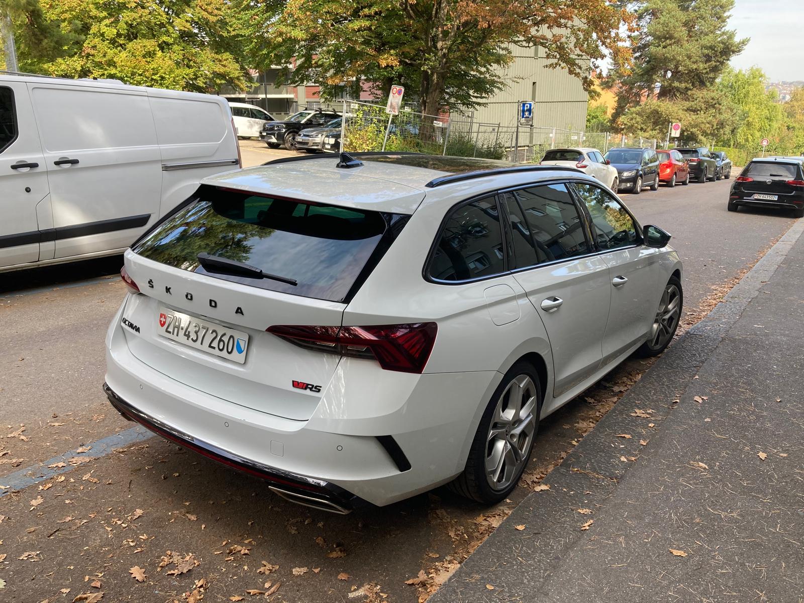 SKODA Octavia Combi 2.0 TSI DSG RS-image-2