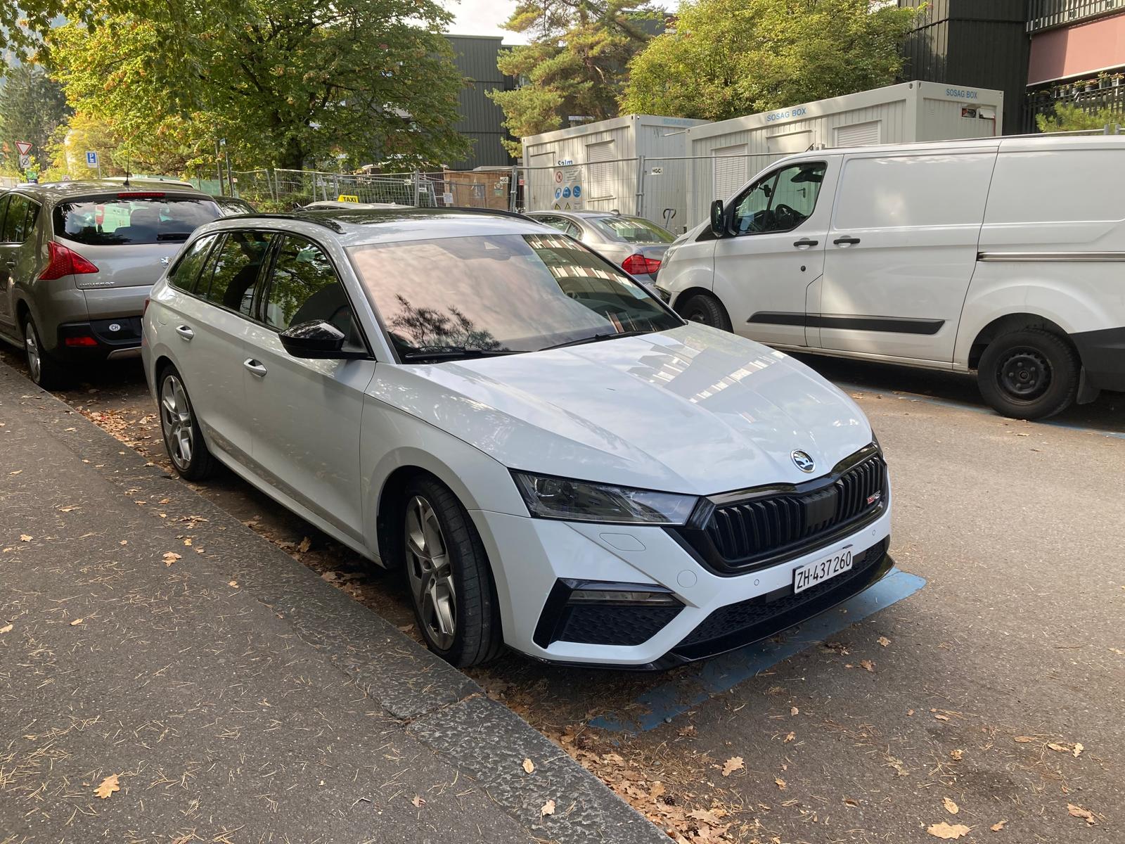 SKODA Octavia Combi 2.0 TSI DSG RS-image-1