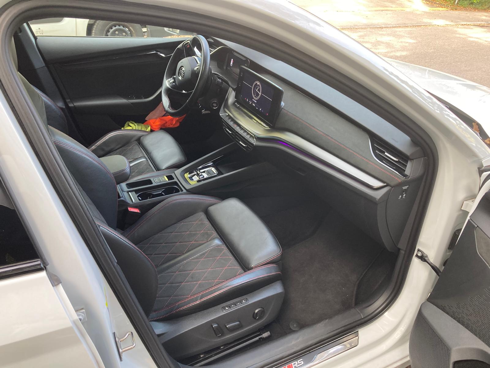 SKODA Octavia Combi 2.0 TSI DSG RS-image-4