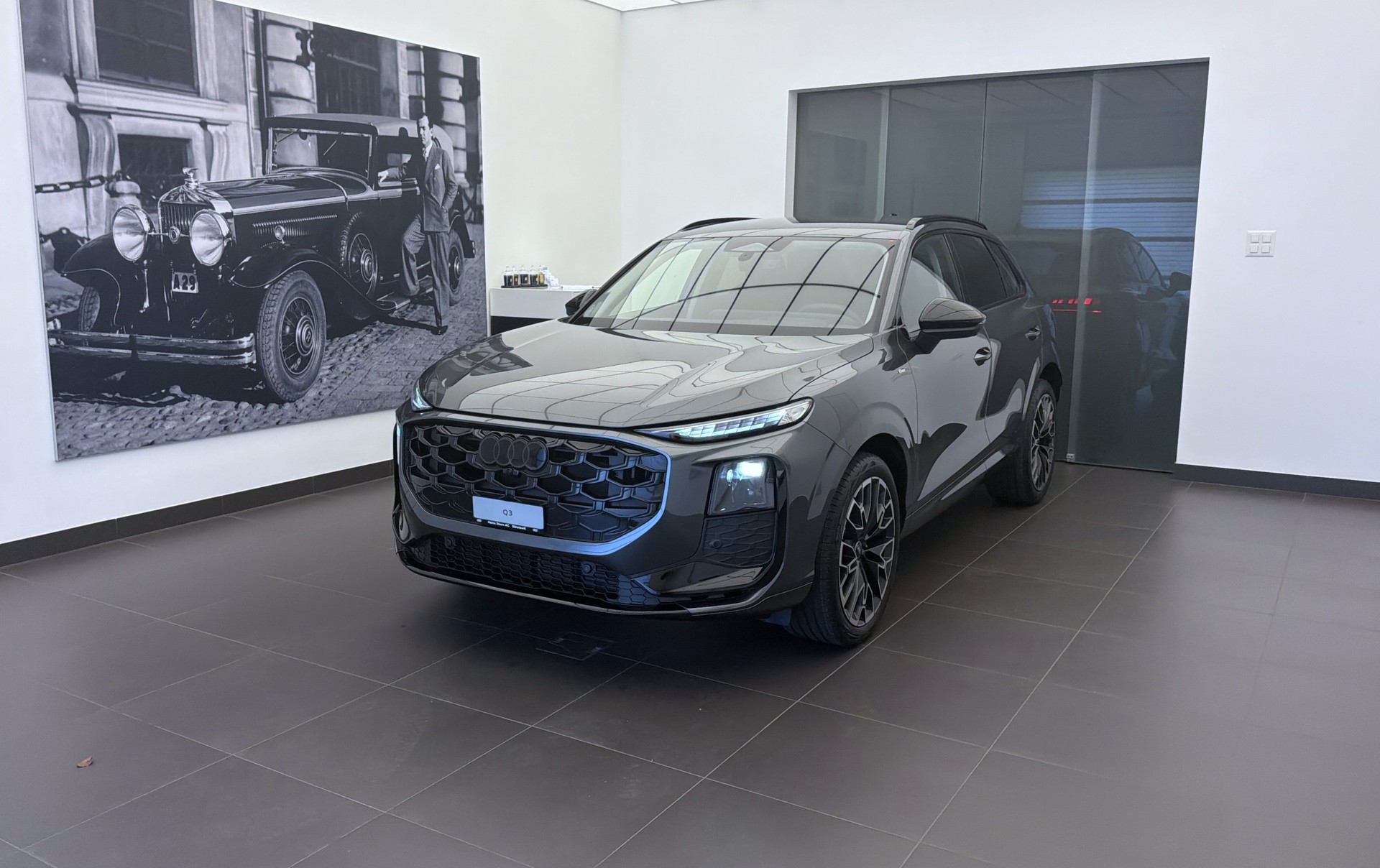 AUDI Q3 SUV 110 kW TFSI S tronic-image-0