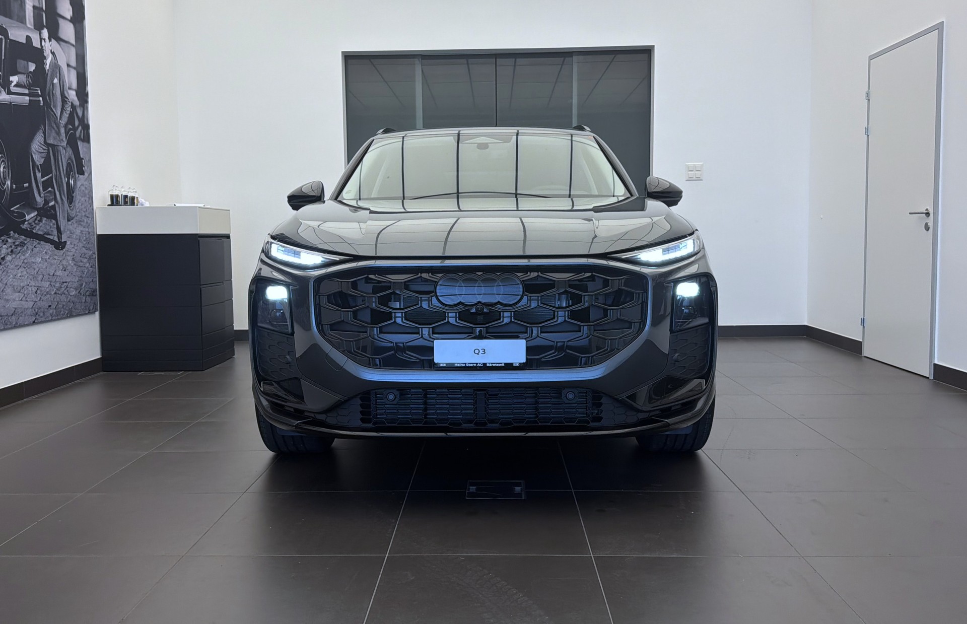 AUDI Q3 SUV 110 kW TFSI S tronic-image-1