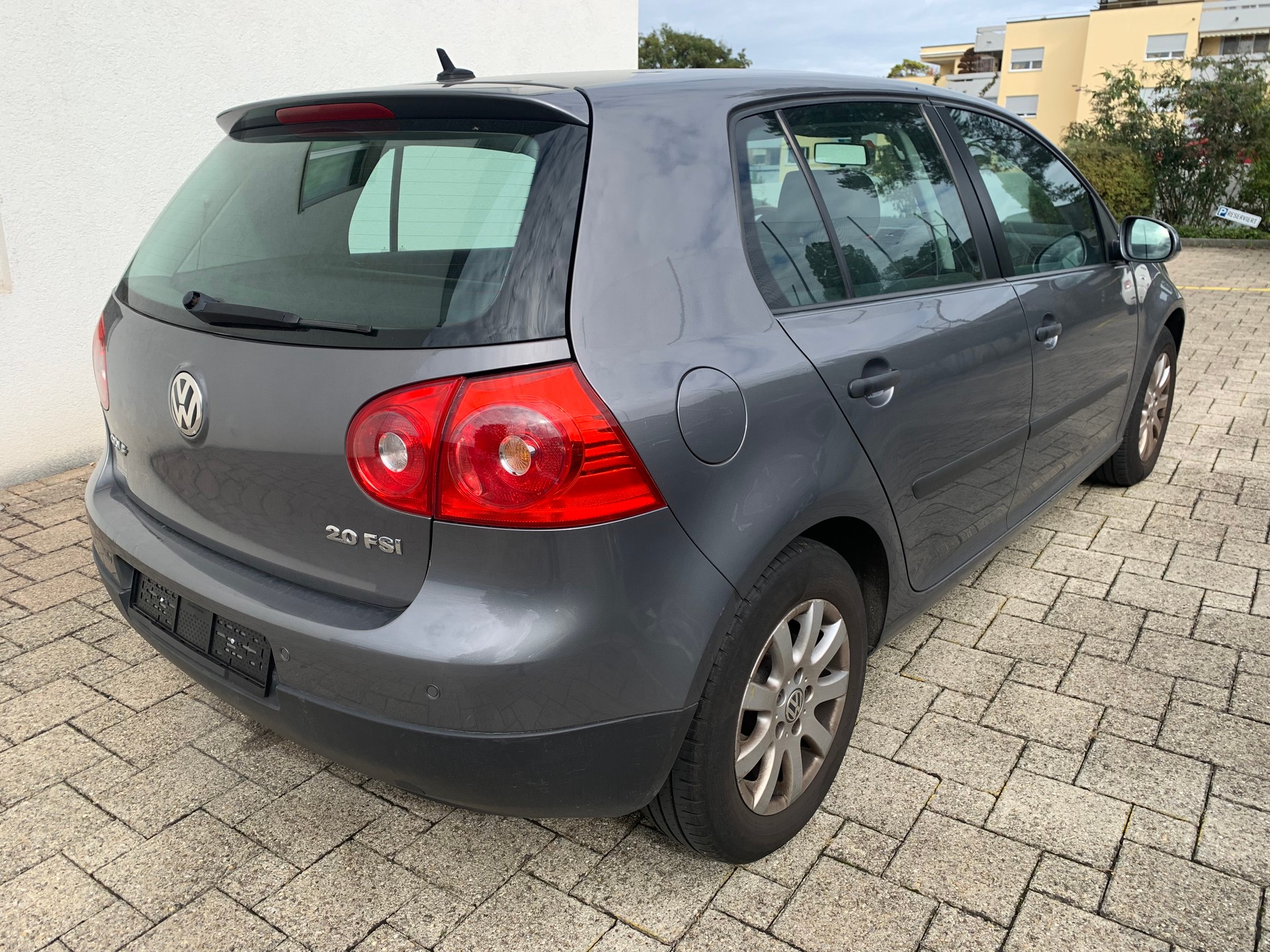 VW Golf 2.0 FSI Highline DSG-image-2