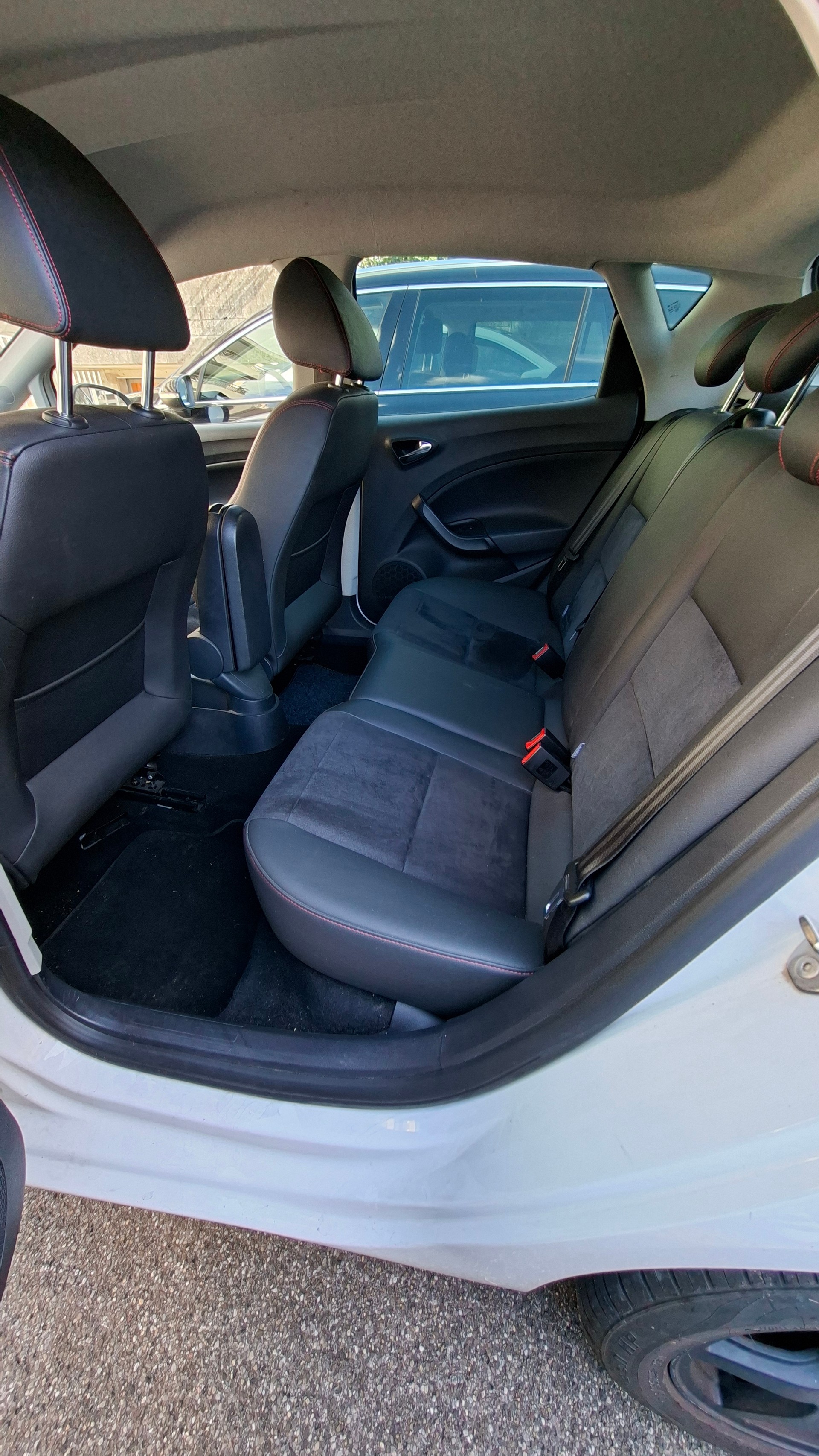 SEAT 1.4 TDI 105 FR-image-4