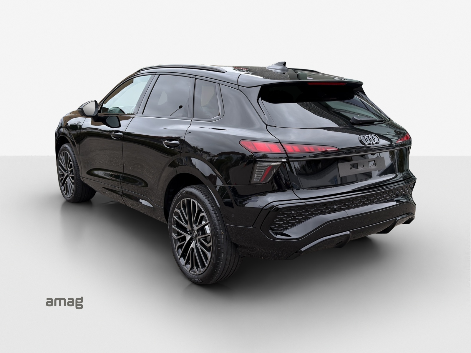 AUDI Q3 SUV e-hybrid 200 kW S tronig-showroom-element-2