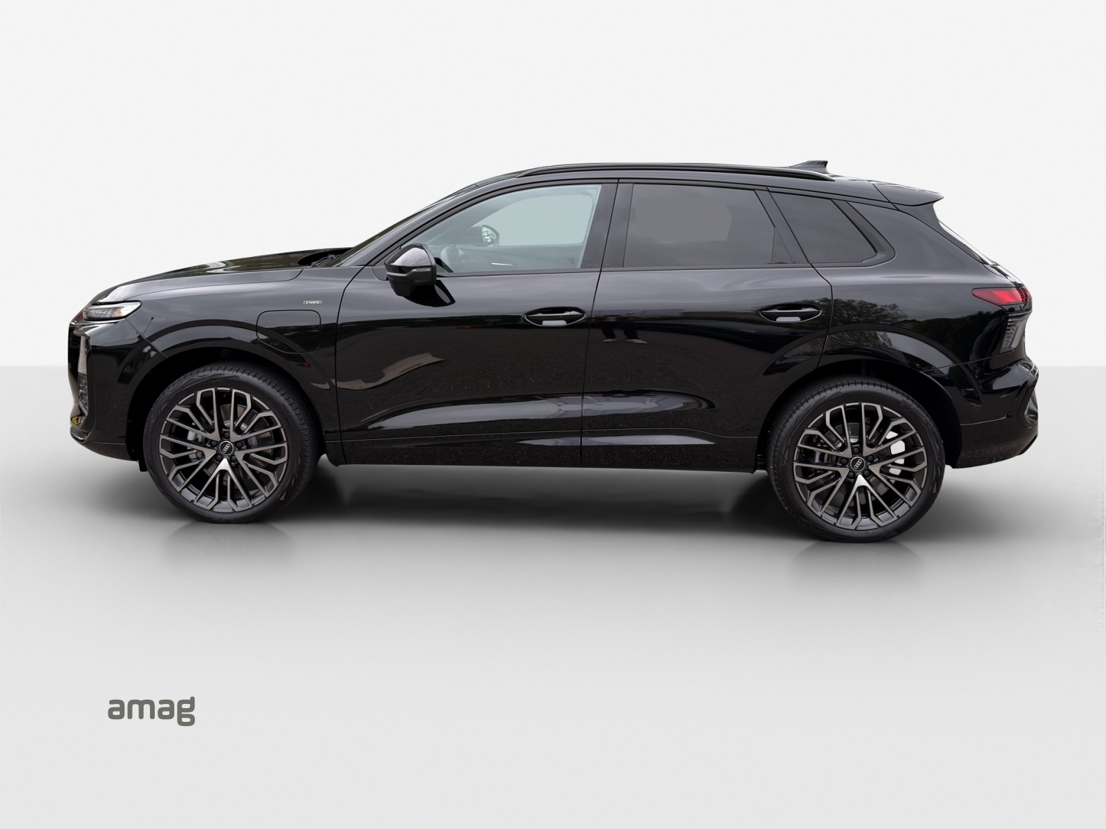 AUDI Q3 SUV e-hybrid 200 kW S tronig-image-1
