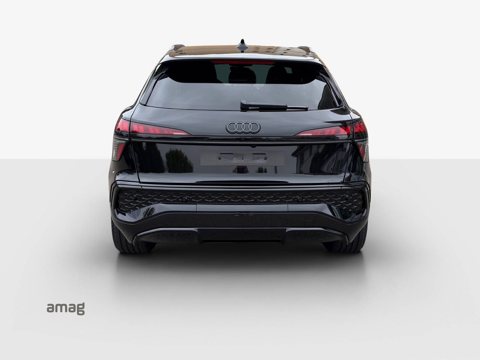AUDI Q3 SUV e-hybrid 200 kW S tronig-image-3
