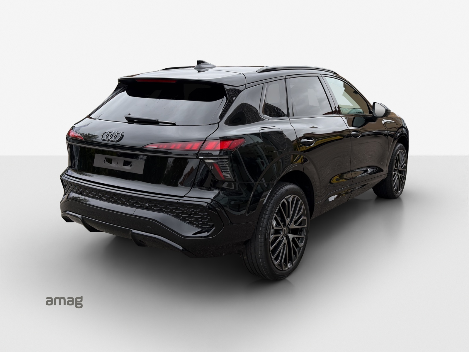 AUDI Q3 SUV e-hybrid 200 kW S tronig-image-4