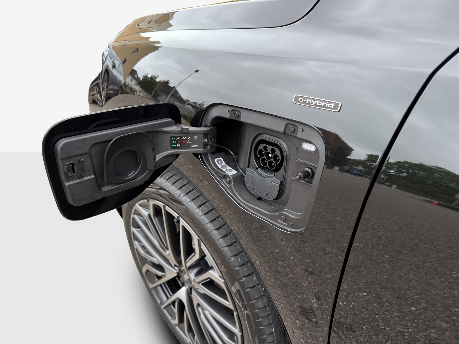AUDI Q3 SUV e-hybrid 200 kW S tronig-image-14