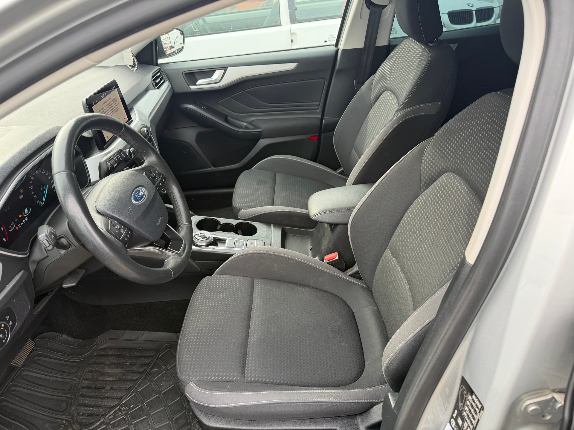 FORD Focus 1.0 SCTi Titanium Automatic-image-9