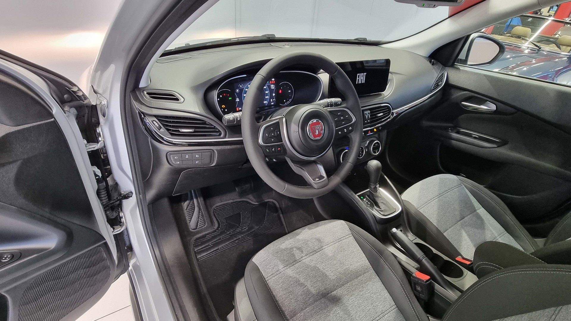 FIAT Tipo 1.5 Hybrid Cross-image-12