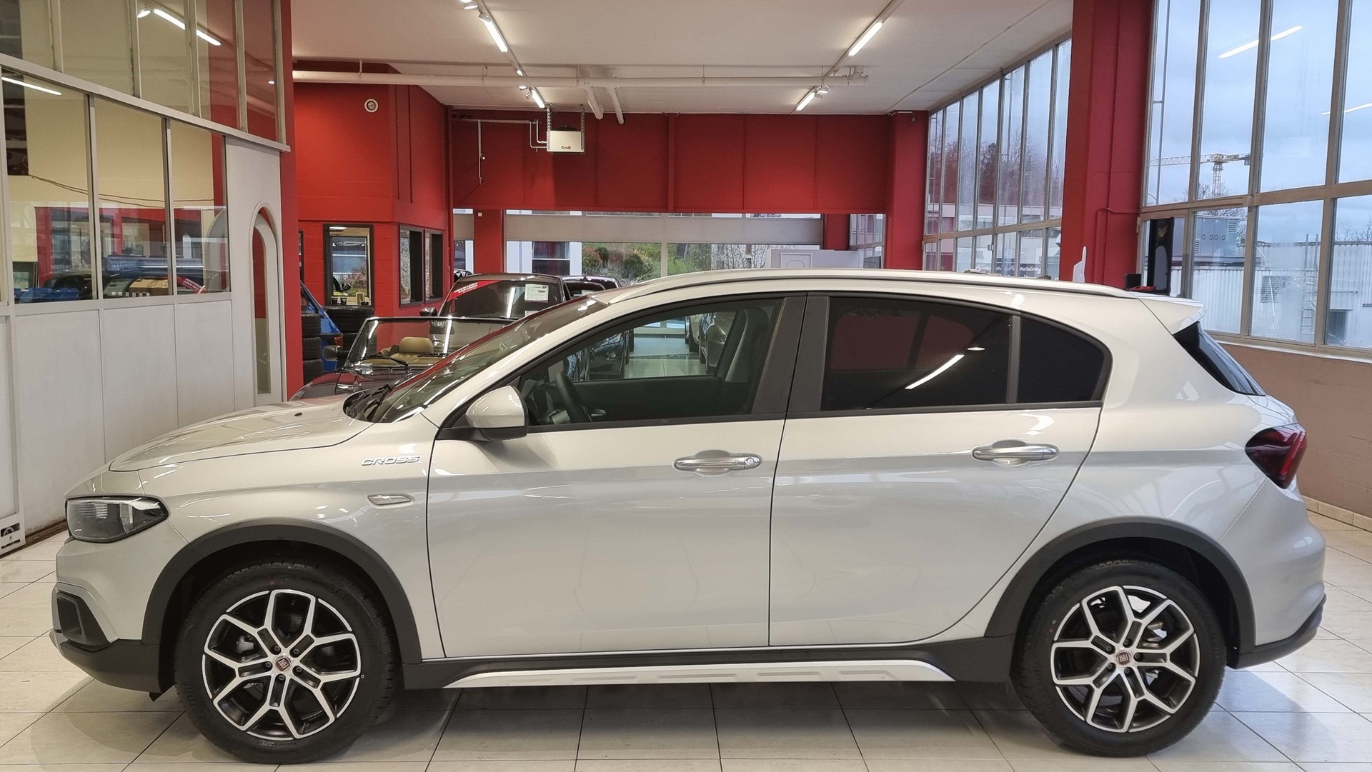 FIAT Tipo 1.5 Hybrid Cross-image-2