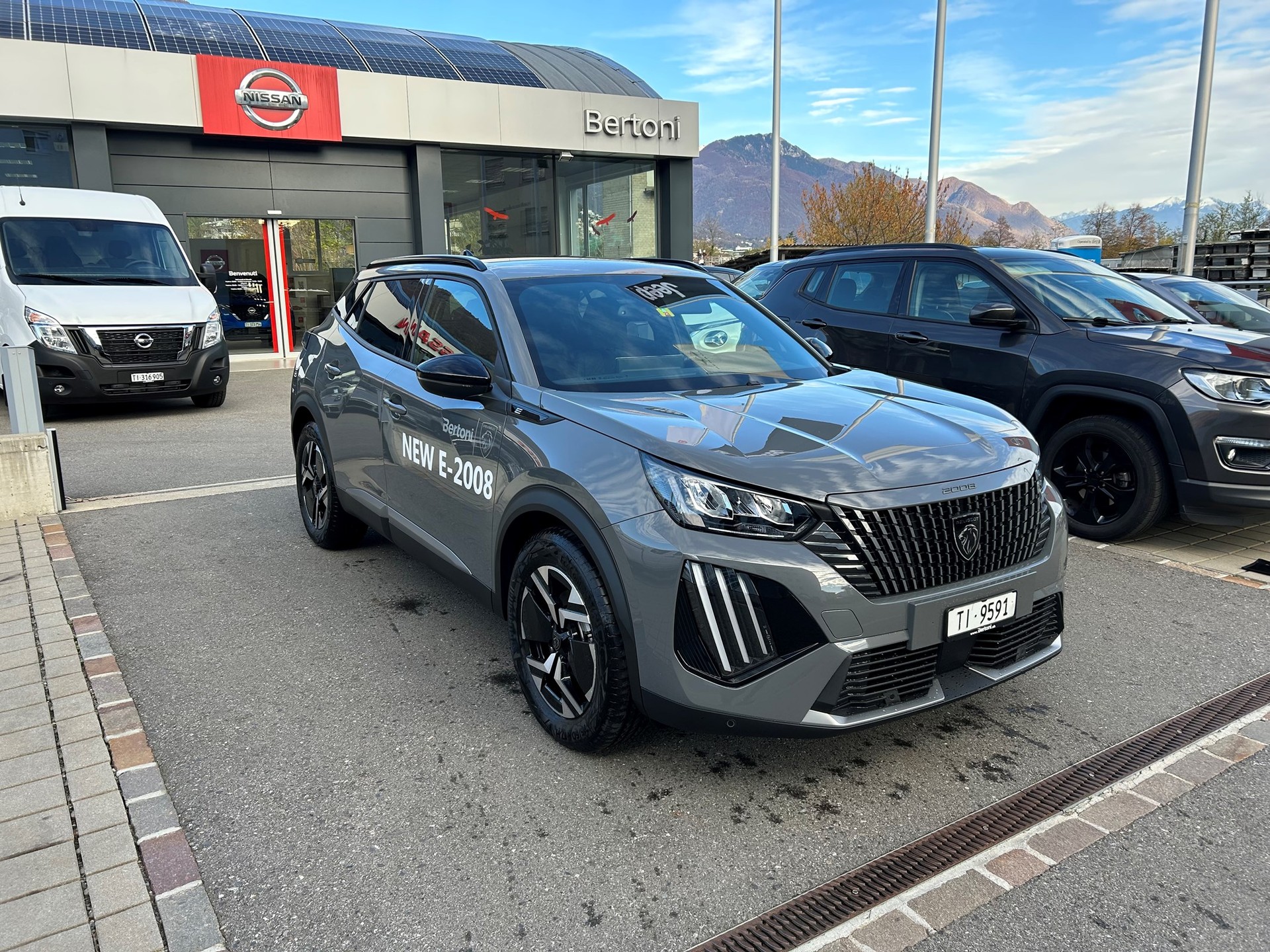 PEUGEOT 2008 156 e Allure-image-2