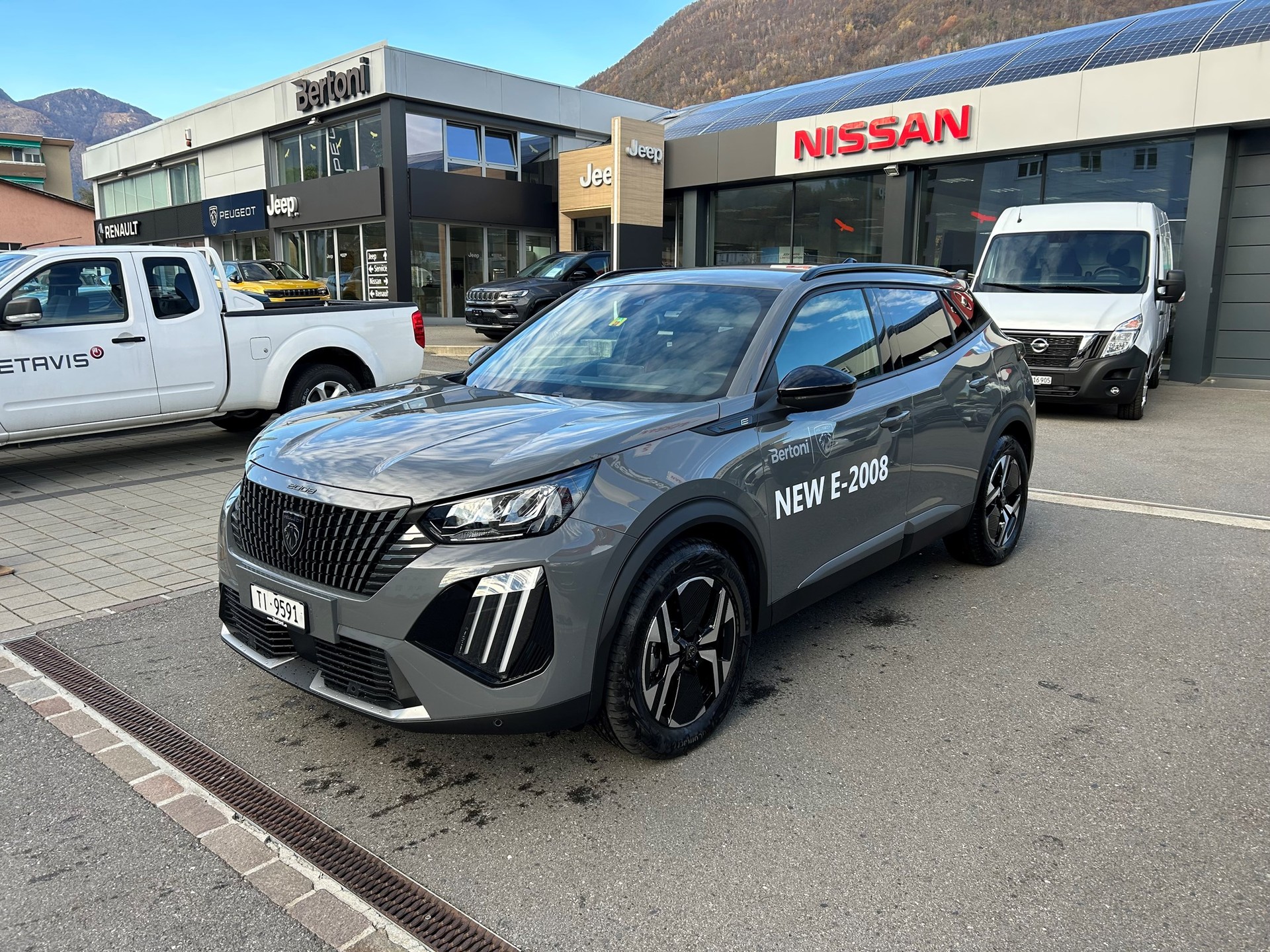 PEUGEOT 2008 156 e Allure-image-0